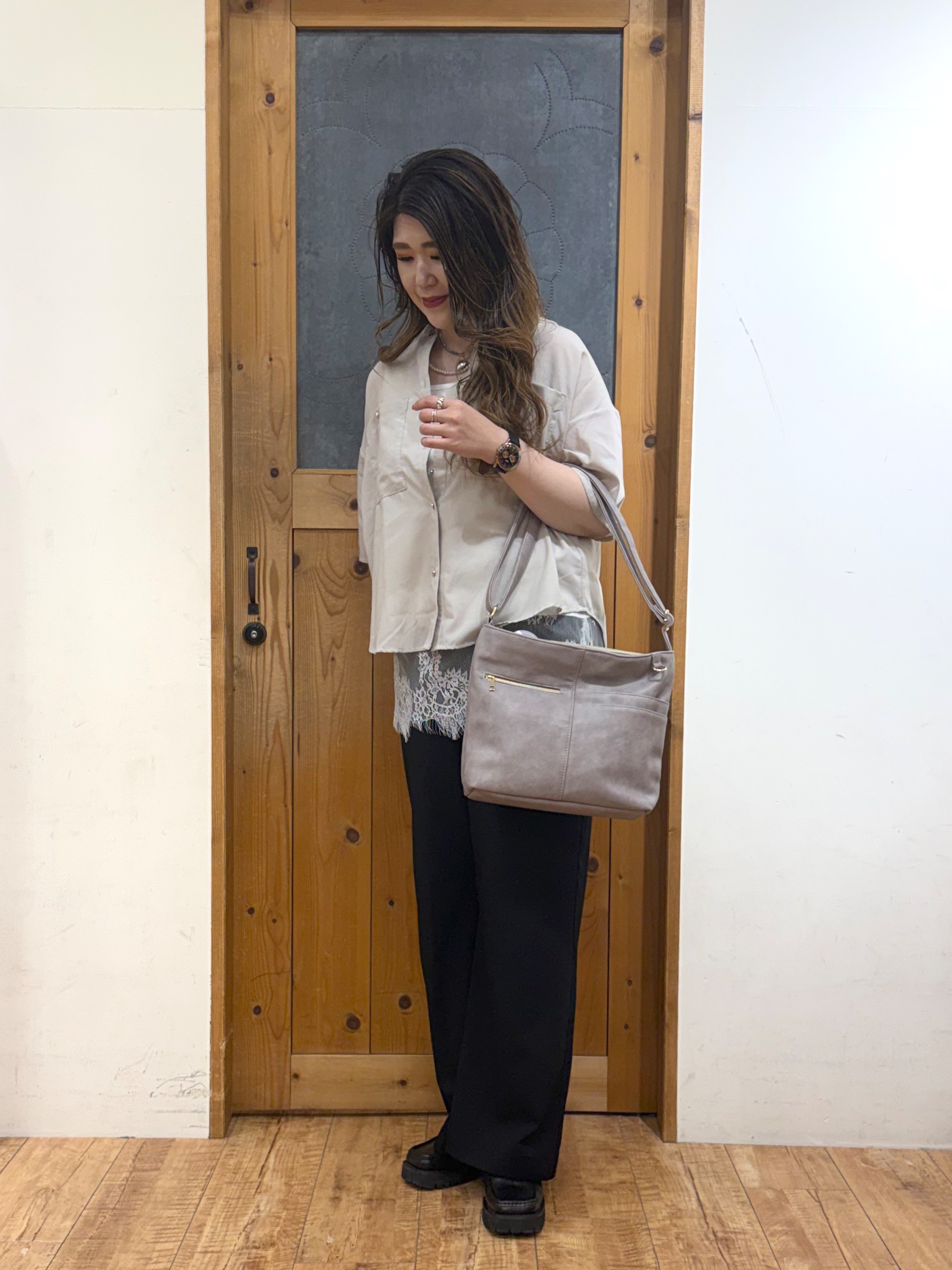 Ayana.さんの「SHOO･LA･RUE｜【洗濯機可/S-LL】大人の抜け感 ゆるっと5分袖シャツ」を使ったコーディネート