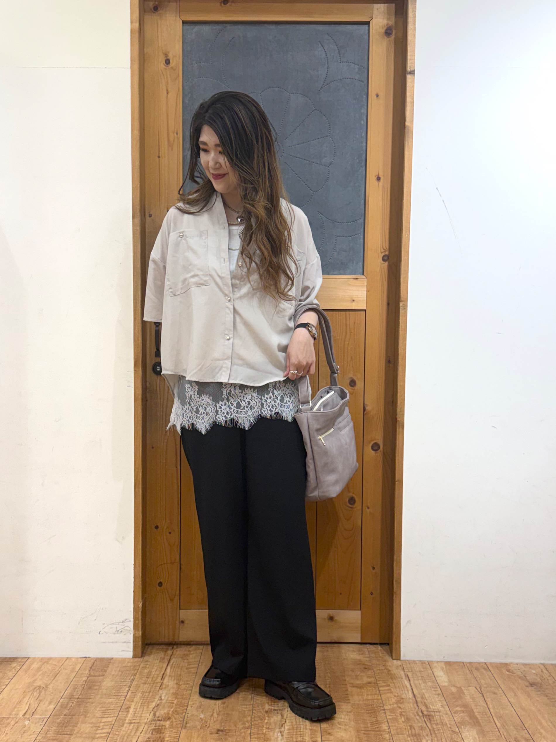 Ayana.さんの「SHOO･LA･RUE｜【洗濯機可/S-LL】大人の抜け感 ゆるっと5分袖シャツ」を使ったコーディネート