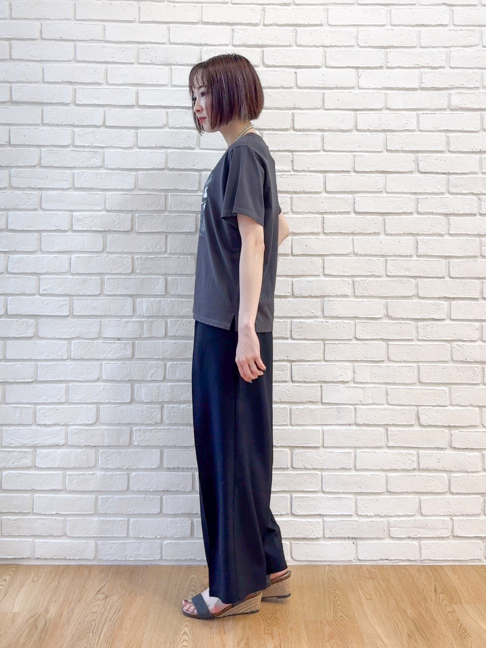 𝐜𝐡𝐢𝐤𝐚さんの「SHOO･LA･RUE｜【綿100%/ひんやり/S-LL/洗濯機可】選べる5柄 大人のこなれプリントTシャツ」を使ったコーディネート