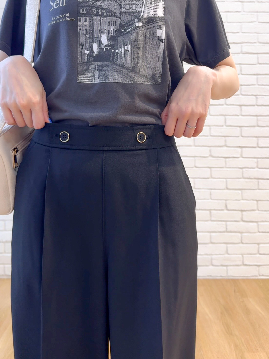 𝐜𝐡𝐢𝐤𝐚さんの「SHOO･LA･RUE｜【綿100%/ひんやり/S-LL/洗濯機可】選べる5柄 大人のこなれプリントTシャツ」を使ったコーディネート