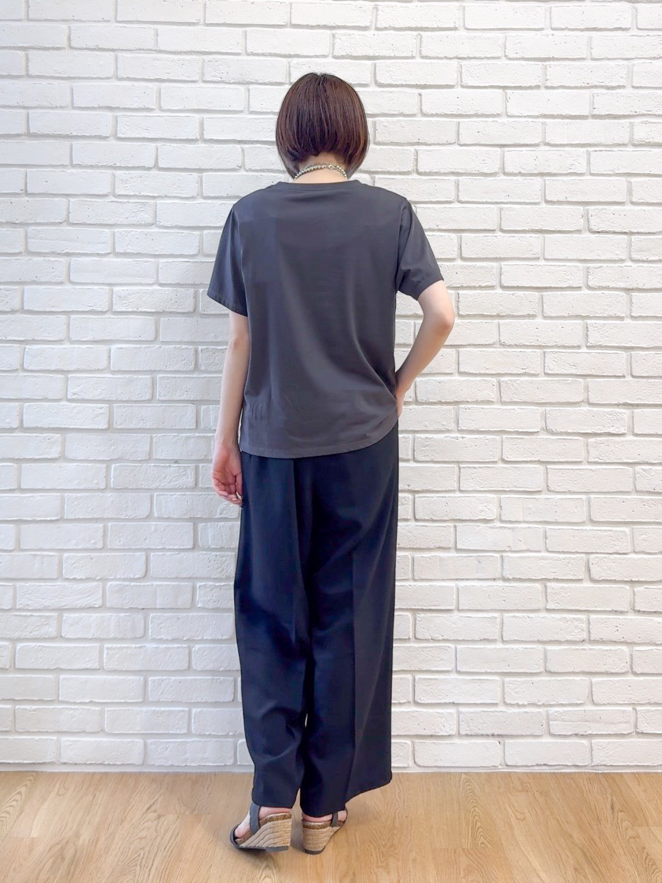 𝐜𝐡𝐢𝐤𝐚さんの「SHOO･LA･RUE｜【綿100%/ひんやり/S-LL/洗濯機可】選べる5柄 大人のこなれプリントTシャツ」を使ったコーディネート