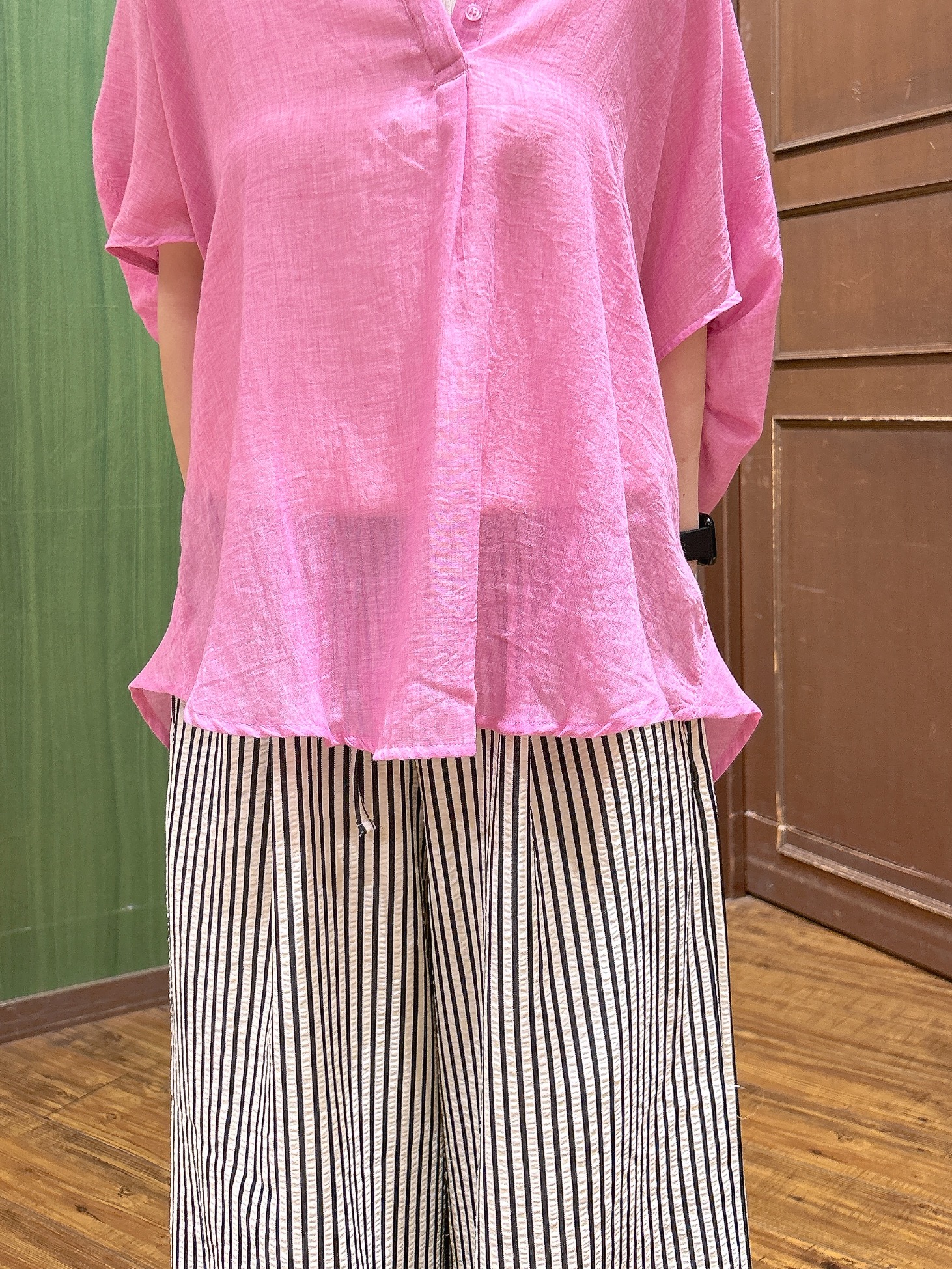かおりさんの「SHOO･LA･RUE｜【体型カバー】バルーン風ゆるシャツブラウス」を使ったコーディネート