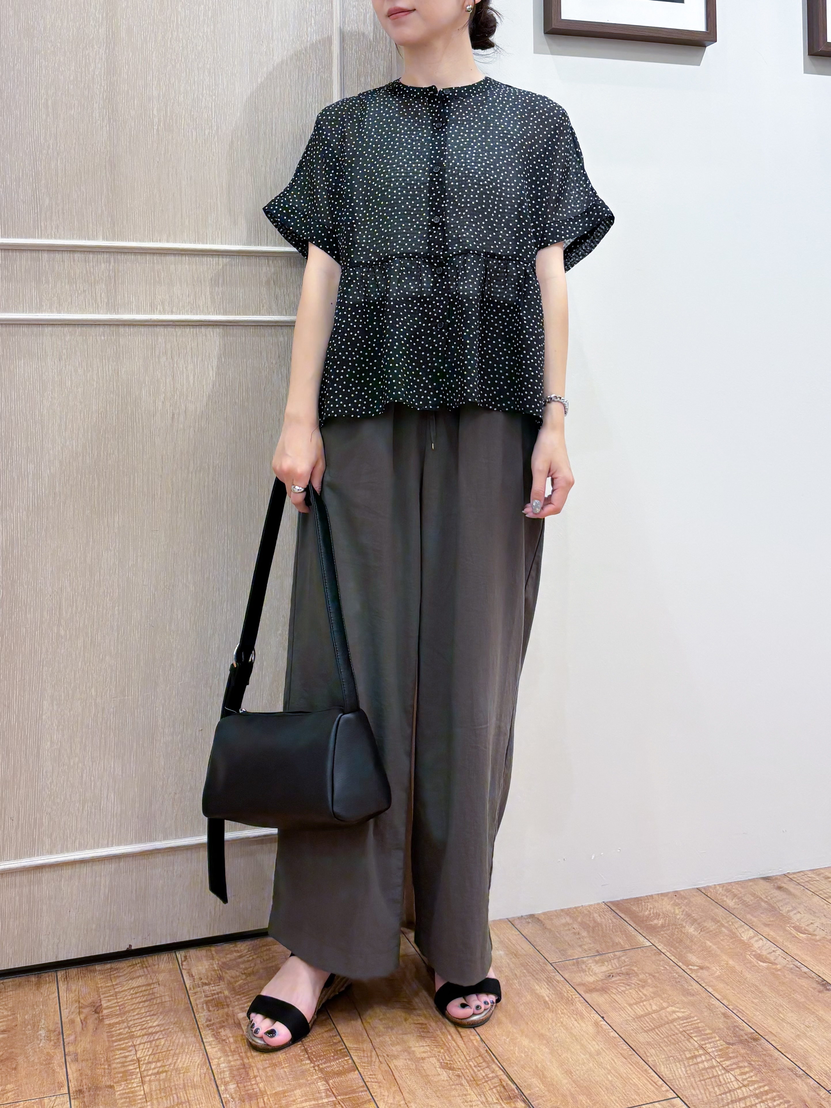 なみさんの「SHOO･LA･RUE｜2WAYシアーペプラムブラウス」を使ったコーディネート