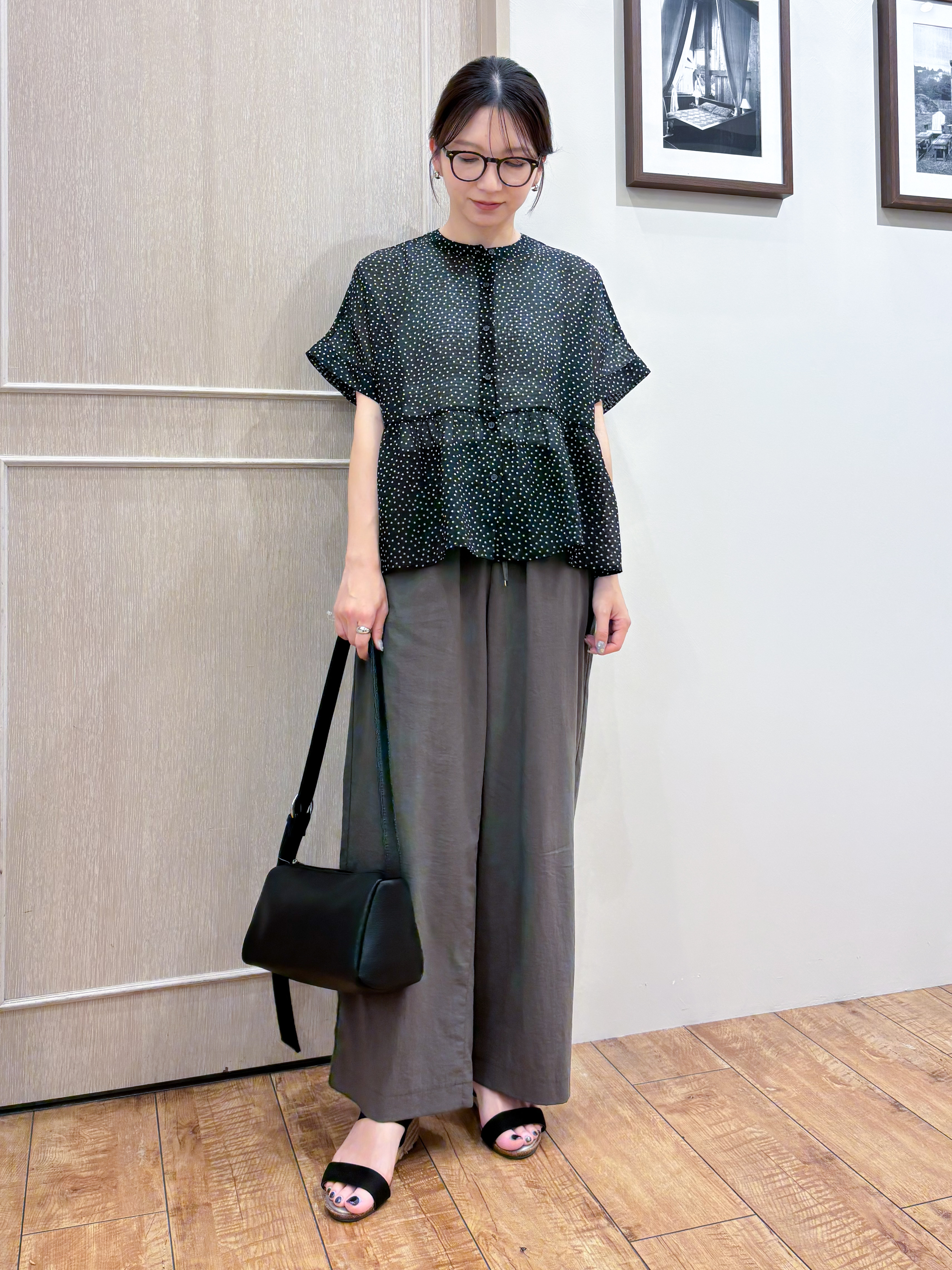 なみさんの「SHOO･LA･RUE｜2WAYシアーペプラムブラウス」を使ったコーディネート