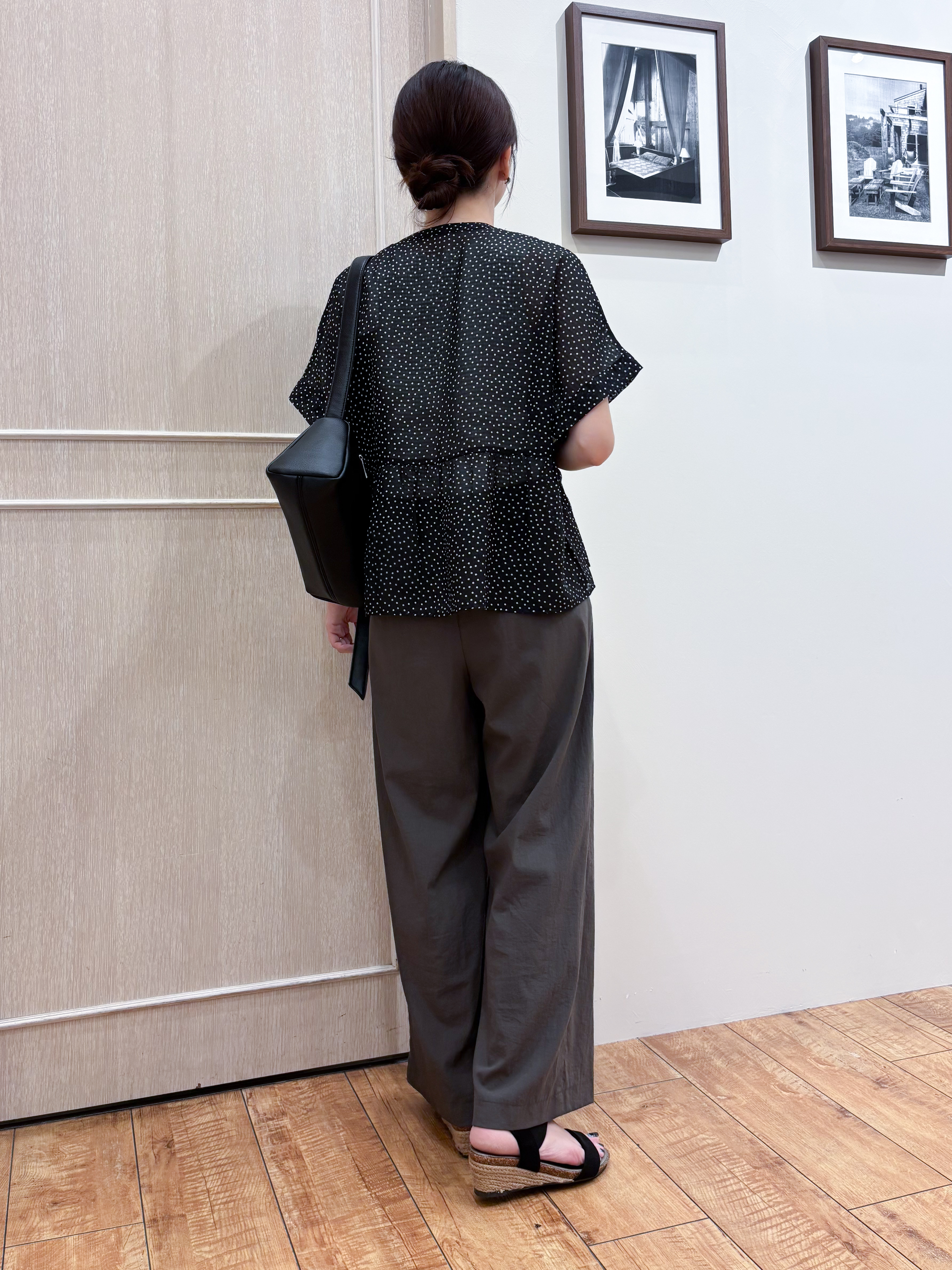 なみさんの「SHOO･LA･RUE｜2WAYシアーペプラムブラウス」を使ったコーディネート