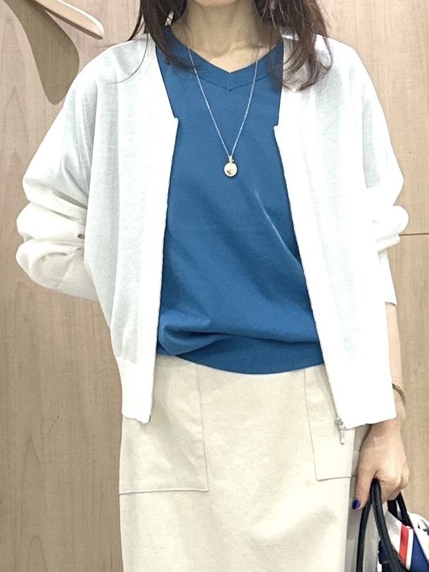 Miwaさんの「UNTITLED｜【アンサンブル可/日除け・冷房対策】シアーレーヨンZIPカーディガン」を使ったコーディネート