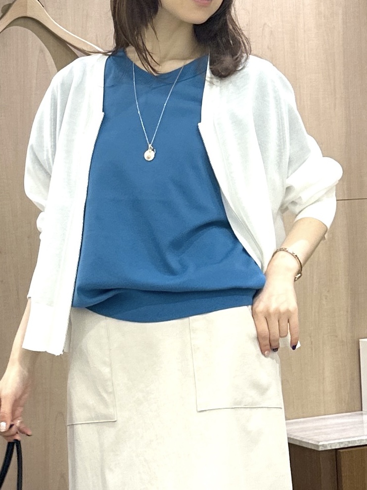 Miwaさんの「UNTITLED｜【アンサンブル可/日除け・冷房対策】シアーレーヨンZIPカーディガン」を使ったコーディネート