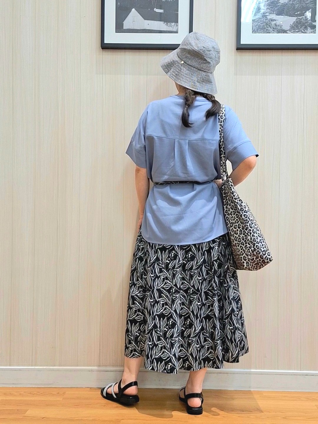 Saoさんの「SHOO･LA･RUE｜【洗濯後しわになりにくい/ひんやり/吸水速乾/UV】ダブルポケット Vネックブラウス」を使ったコーディネート