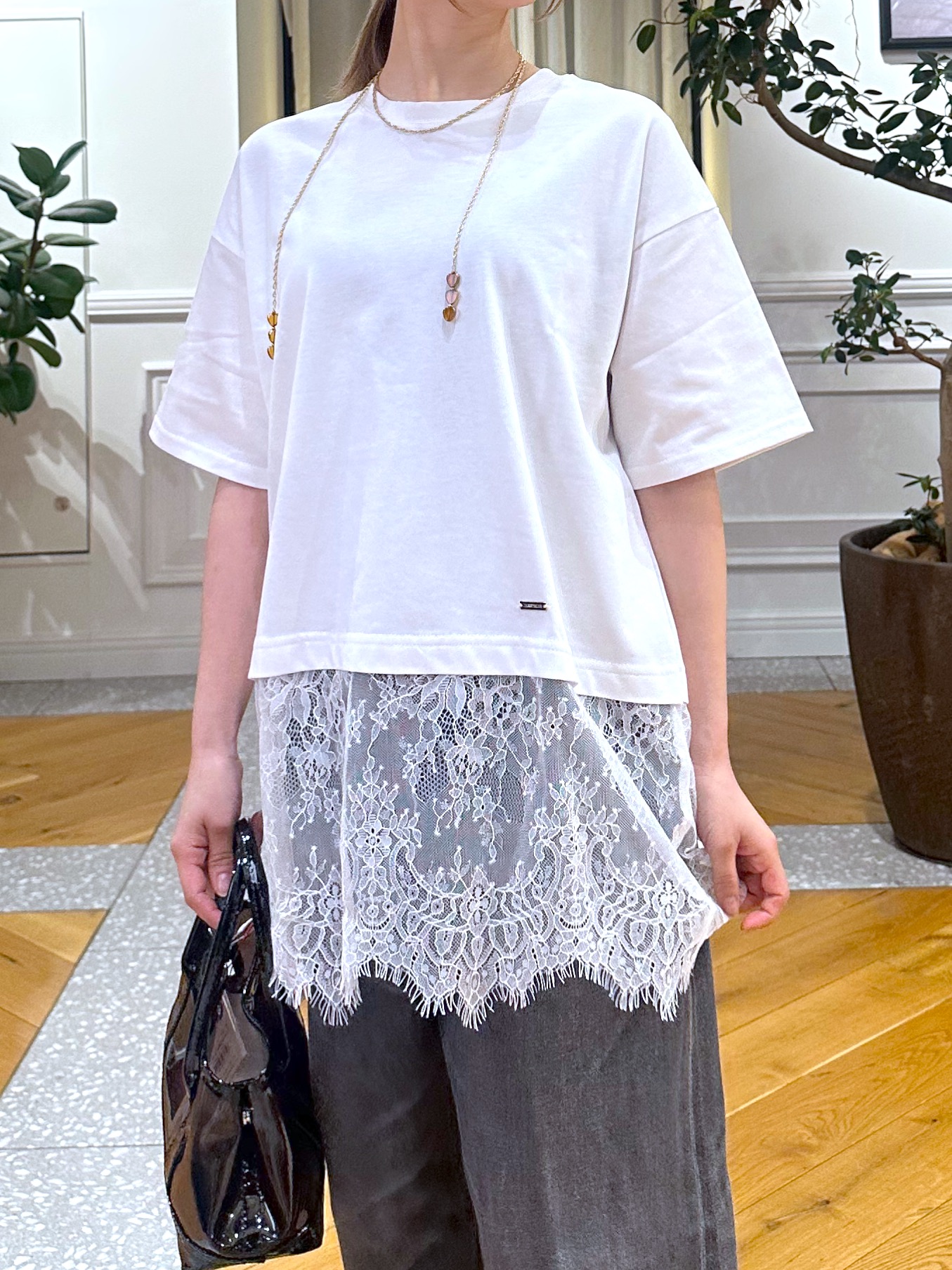 なべこさんの「DRESSTERIOR｜レースドッキングレイヤード Tシャツ」を使ったコーディネート