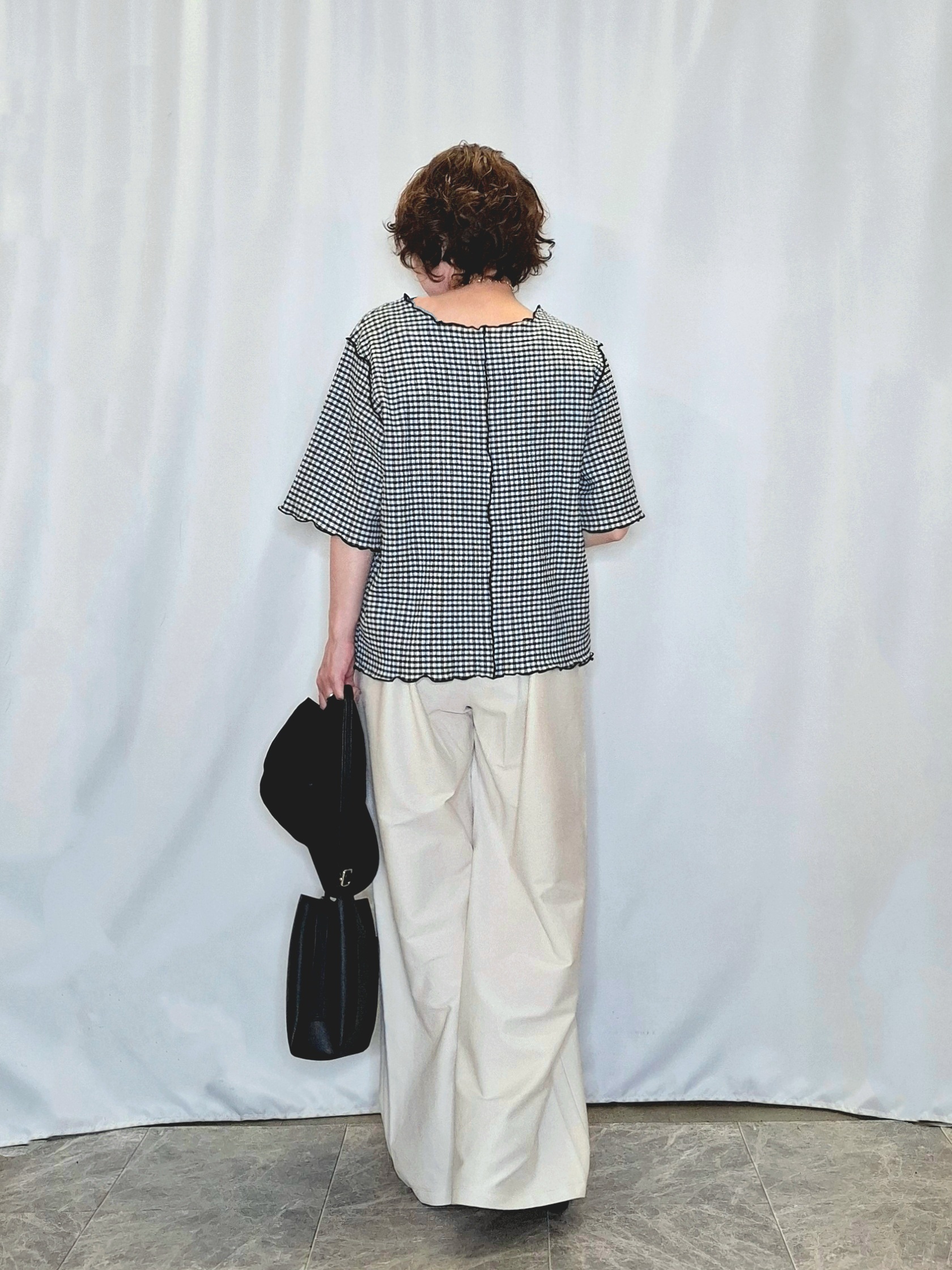 ぬーさんの「SHOO･LA･RUE｜【ひんやり/S-LL/体型カバー】ペプラムフリルとゴールドパーツが女性らしい UVパーカ」を使ったコーディネート