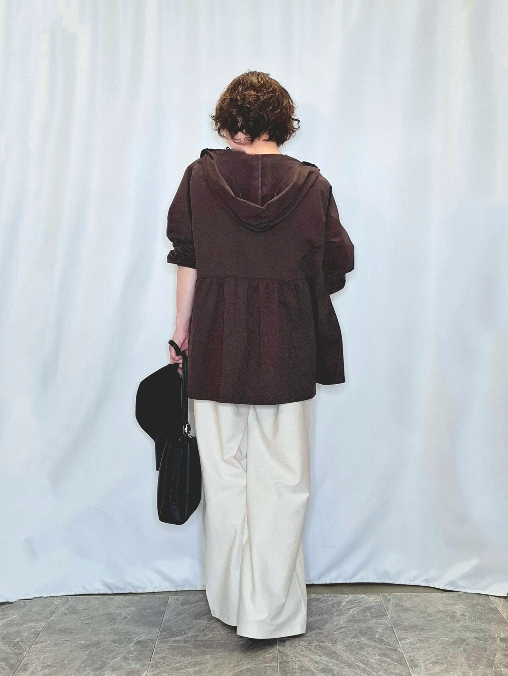 ぬーさんの「SHOO･LA･RUE｜【ひんやり/S-LL/体型カバー】ペプラムフリルとゴールドパーツが女性らしい UVパーカ」を使ったコーディネート