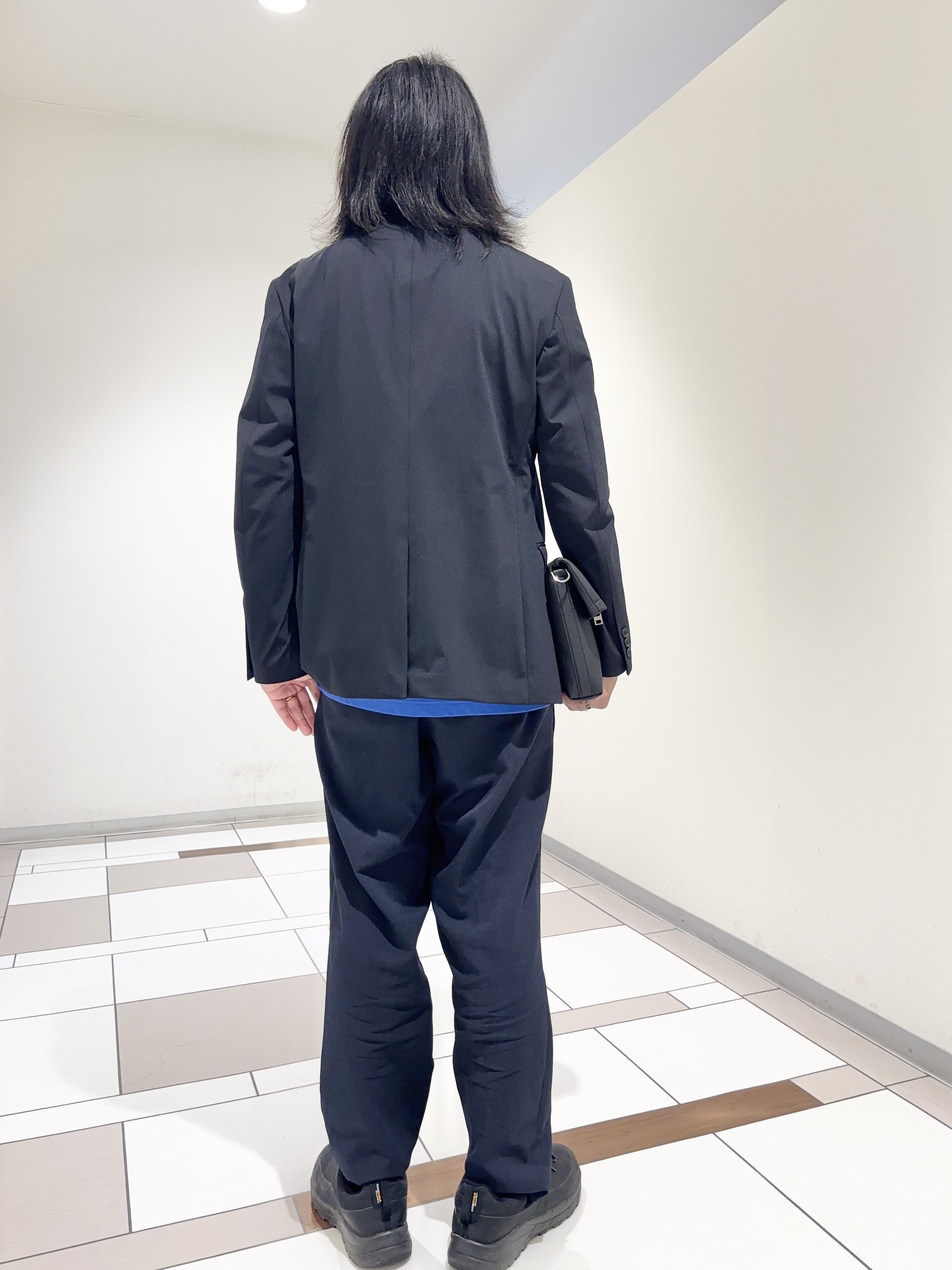 及川さんの「TAKEO KIKUCHI｜【360&deg;ストレッチ/軽量】None Of Stress ライト ジャケット（セットアップ対応）」を使ったコーディネート