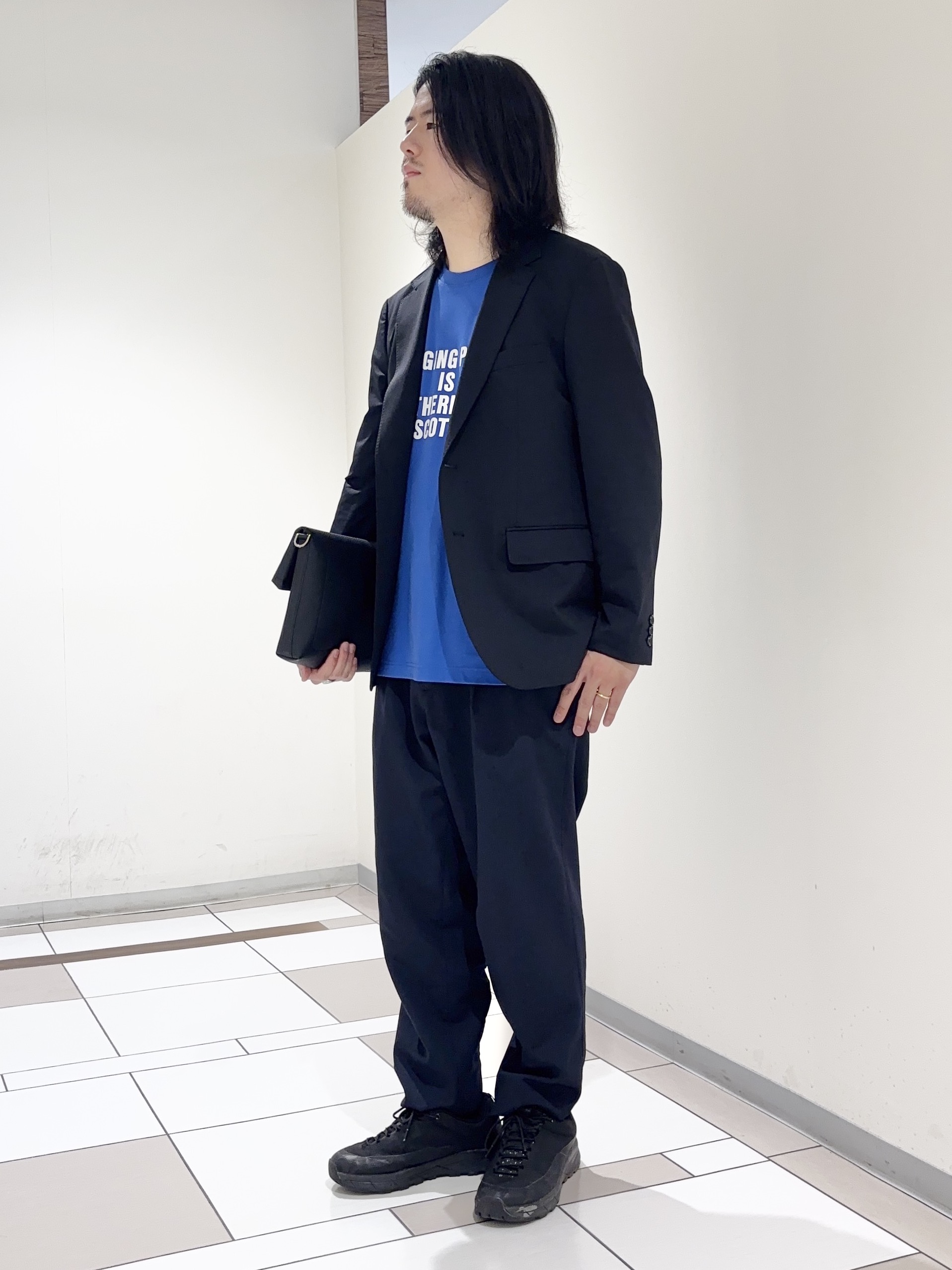 及川さんの「TAKEO KIKUCHI｜【360&deg;ストレッチ/軽量】None Of Stress ライト ジャケット（セットアップ対応）」を使ったコーディネート