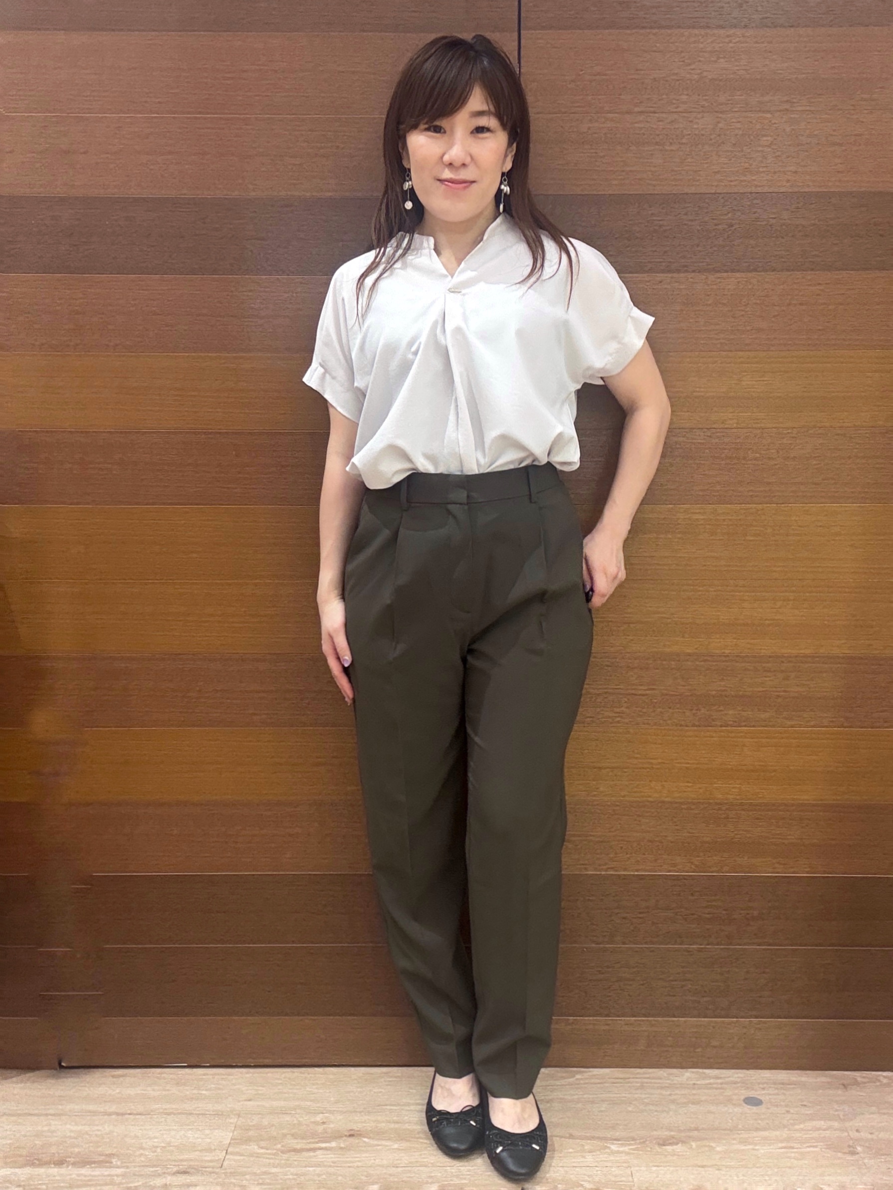 maichiさんの「OPAQUE.CLIP｜【接触冷感／吸水速乾】タックスキッパーブラウス《防シワ／イージーアイロン／洗濯機OK／9col》」を使ったコーディネート