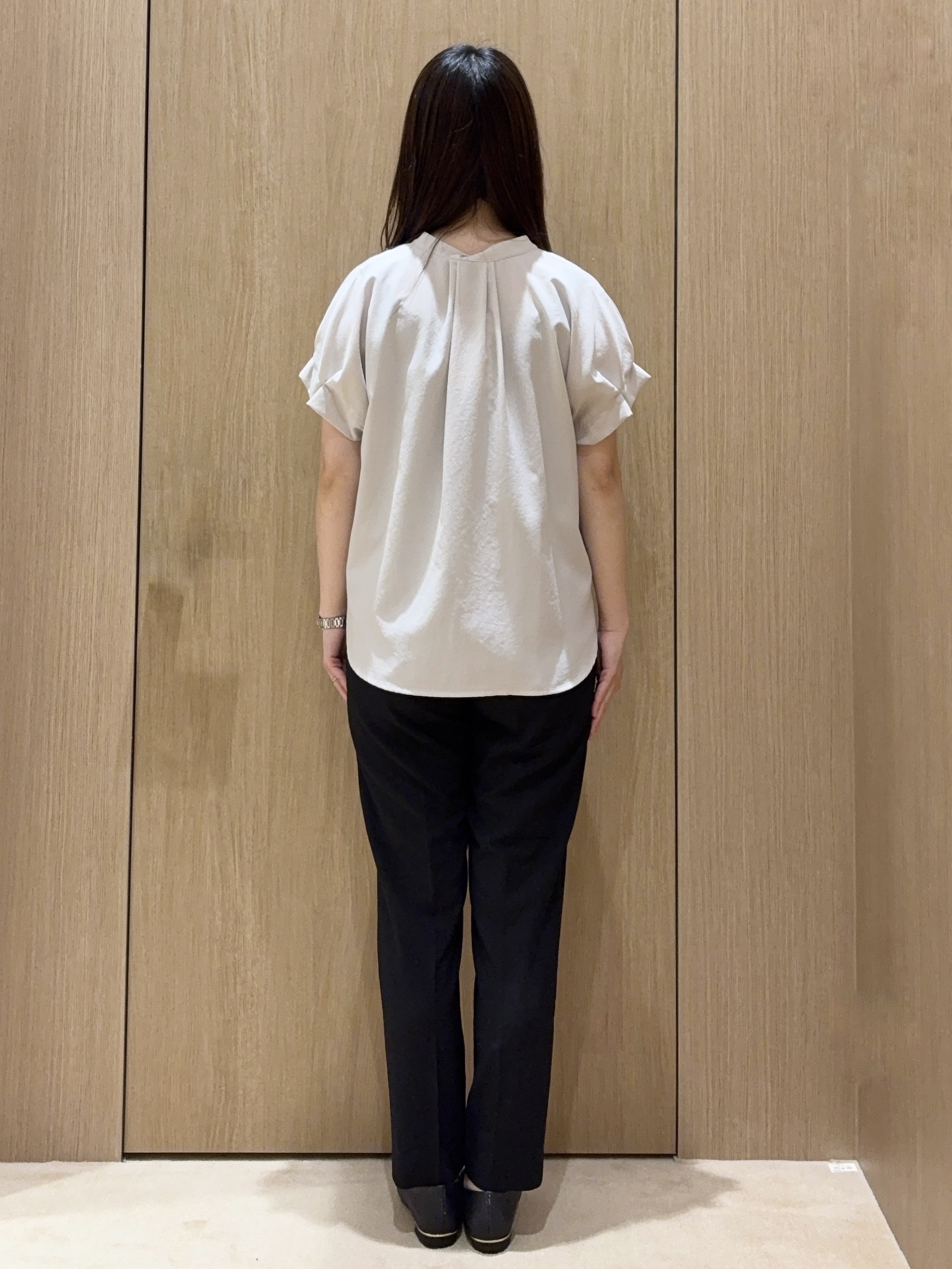 EMIRIさんの「OPAQUE.CLIP｜【接触冷感／吸水速乾】タックスキッパーブラウス《防シワ／イージーアイロン／洗濯機OK／9col》」を使ったコーディネート