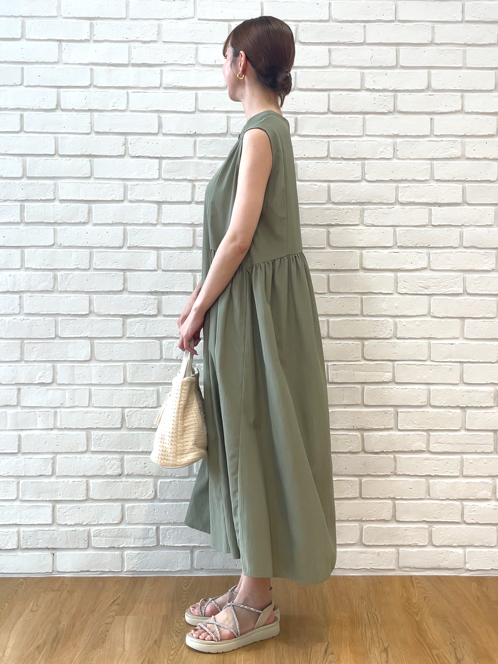 NATSUMIさんの「grove｜【低身長さんも選べる着丈・洗濯機◎】テントラインワンピース」を使ったコーディネート