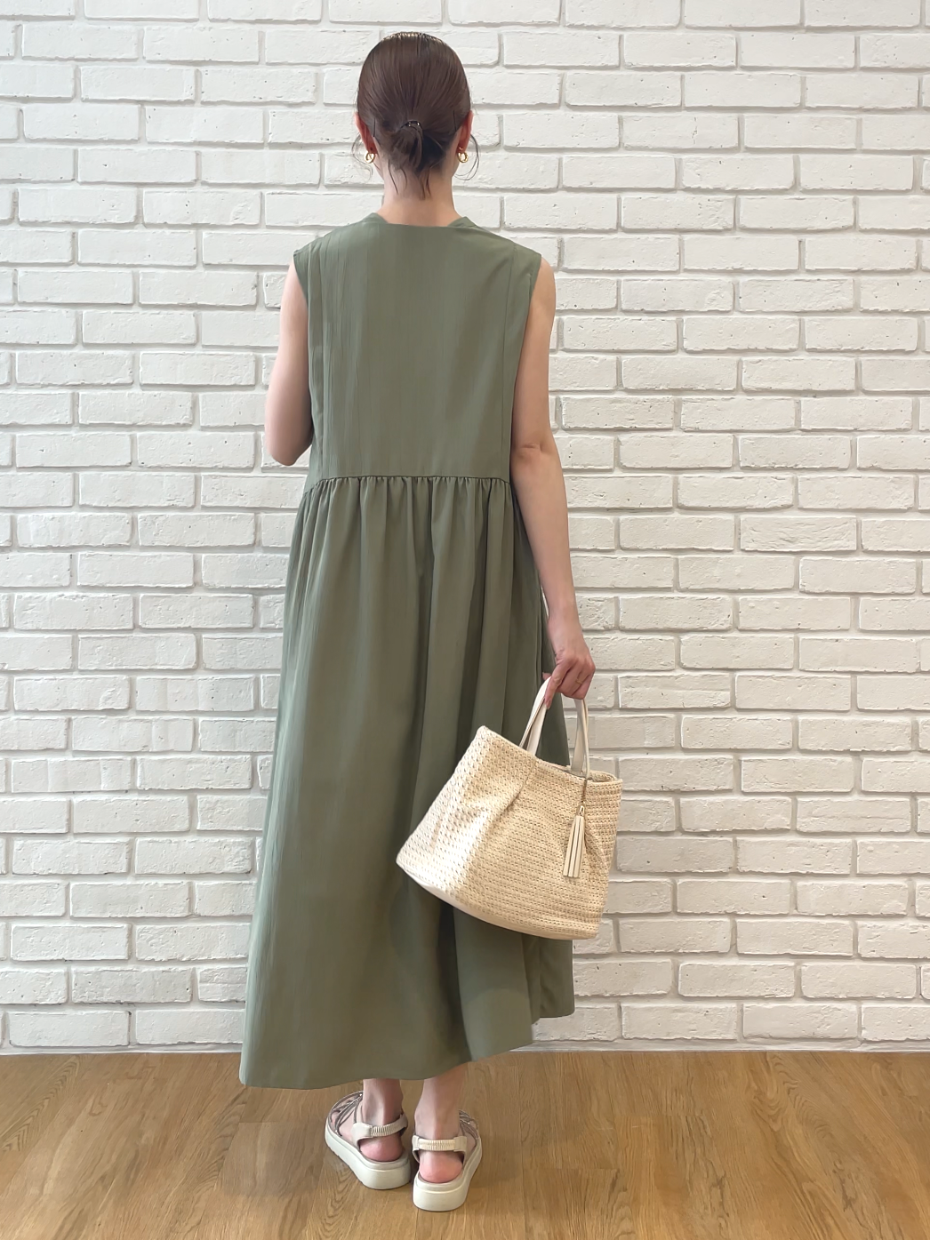 NATSUMIさんの「grove｜【低身長さんも選べる着丈・洗濯機◎】テントラインワンピース」を使ったコーディネート