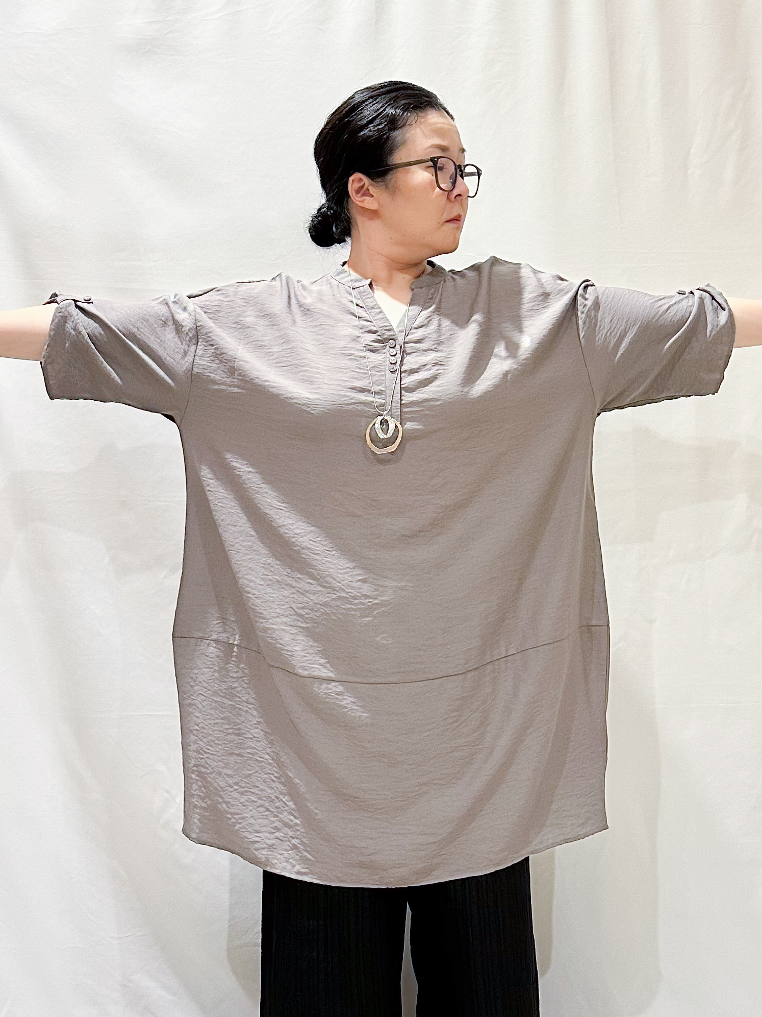 umeさんの「SHOO･LA･RUE｜【ひんやり/S-LL/洗濯後しわになりにくい】体型カバーにも ゆるっとリラックスチュニック」を使ったコーディネート