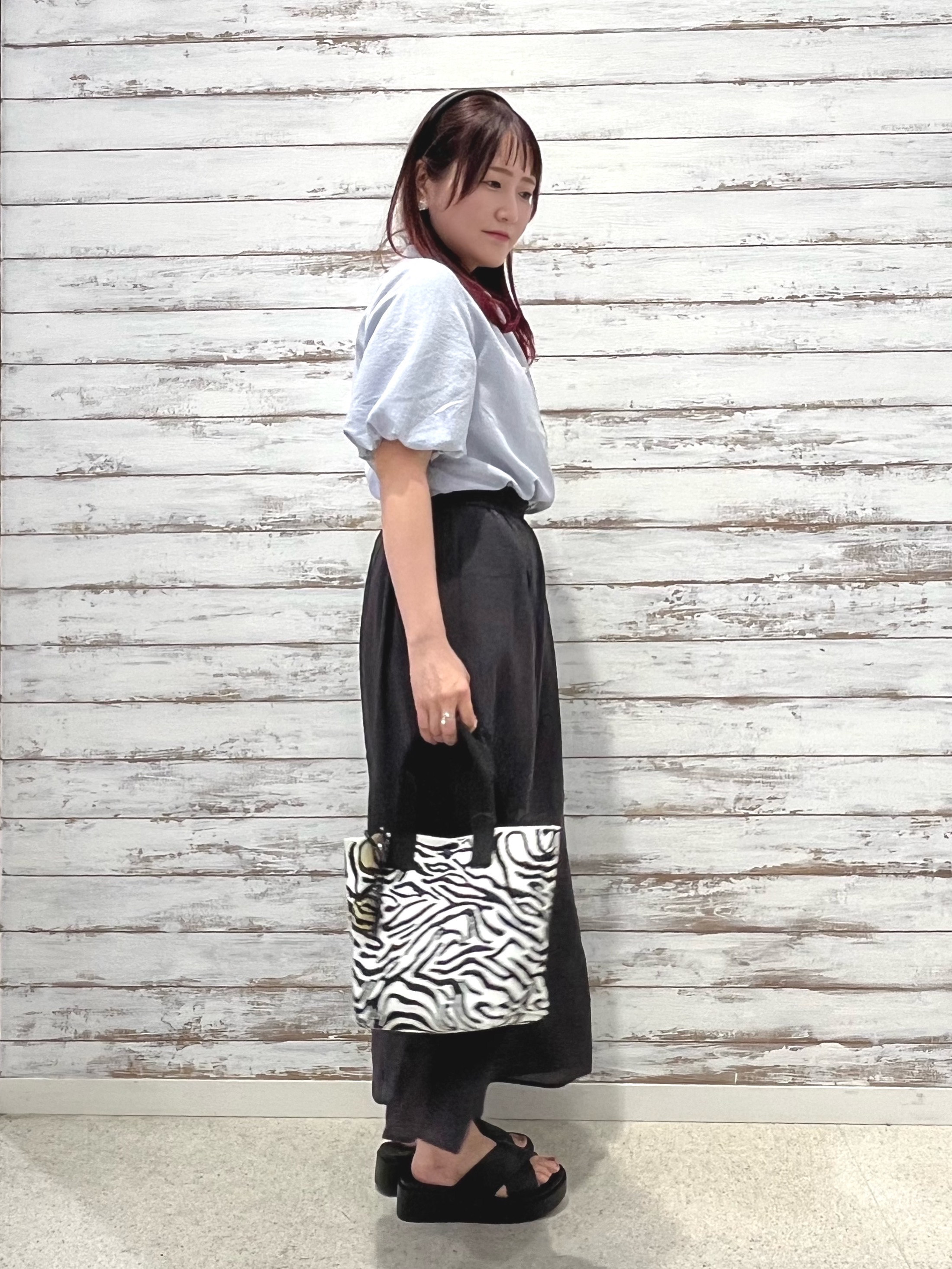ゆっきーさんの「SHOO･LA･RUE｜【S-LL/洗濯機可】バルーンスリーブ　キーネックブラウス」を使ったコーディネート
