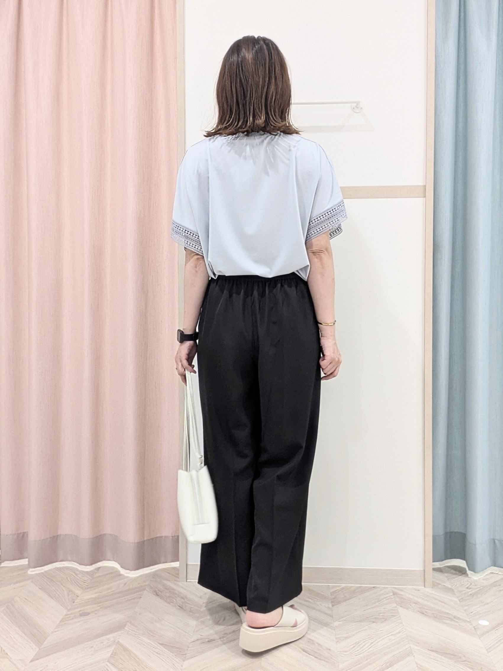 miyuさんの「SHOO･LA･RUE｜【ひんやり/UV】お袖レースが上品 ゆったりとろみトップス」を使ったコーディネート