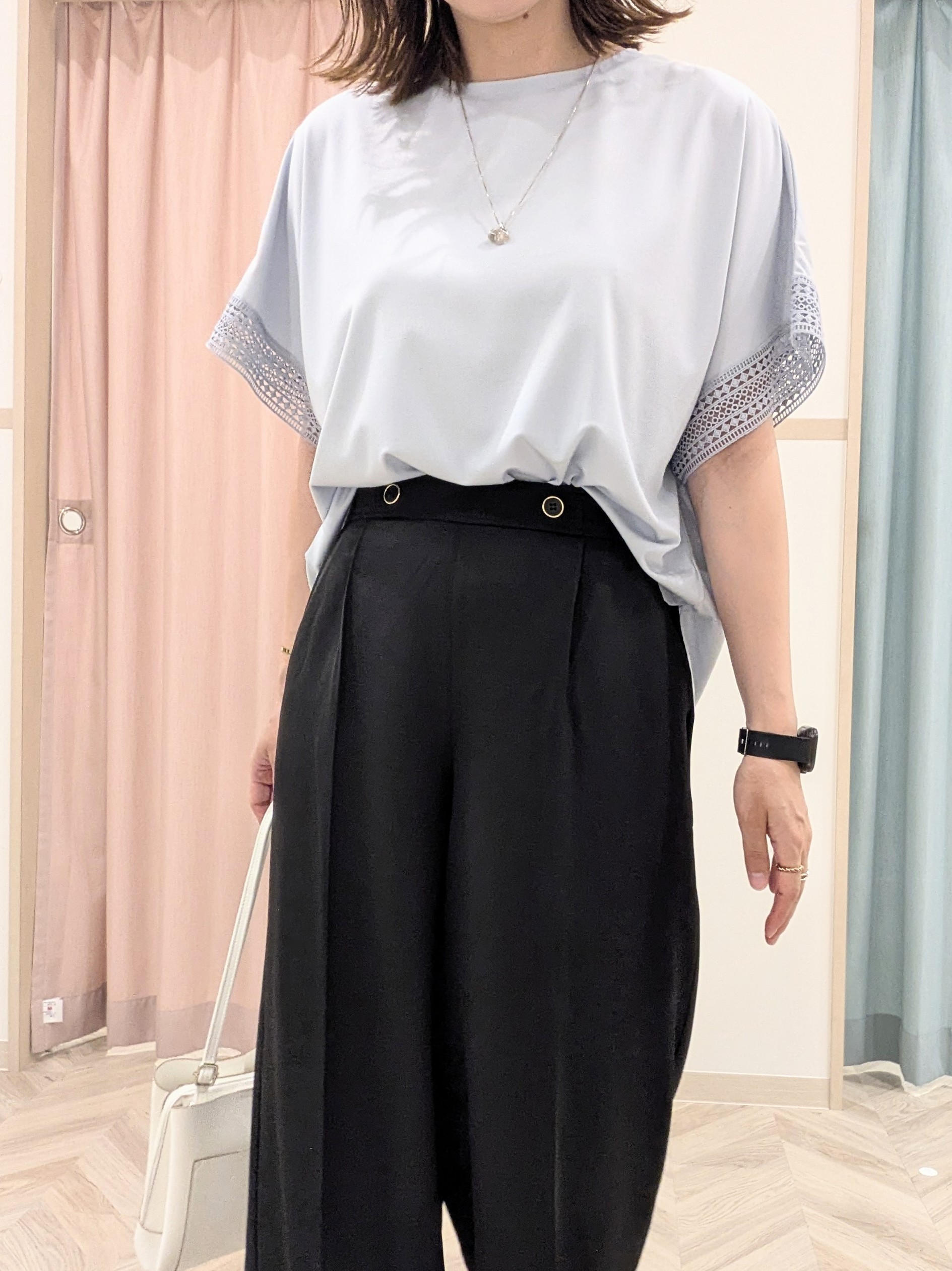 miyuさんの「SHOO･LA･RUE｜【ひんやり/UV】お袖レースが上品 ゆったりとろみトップス」を使ったコーディネート