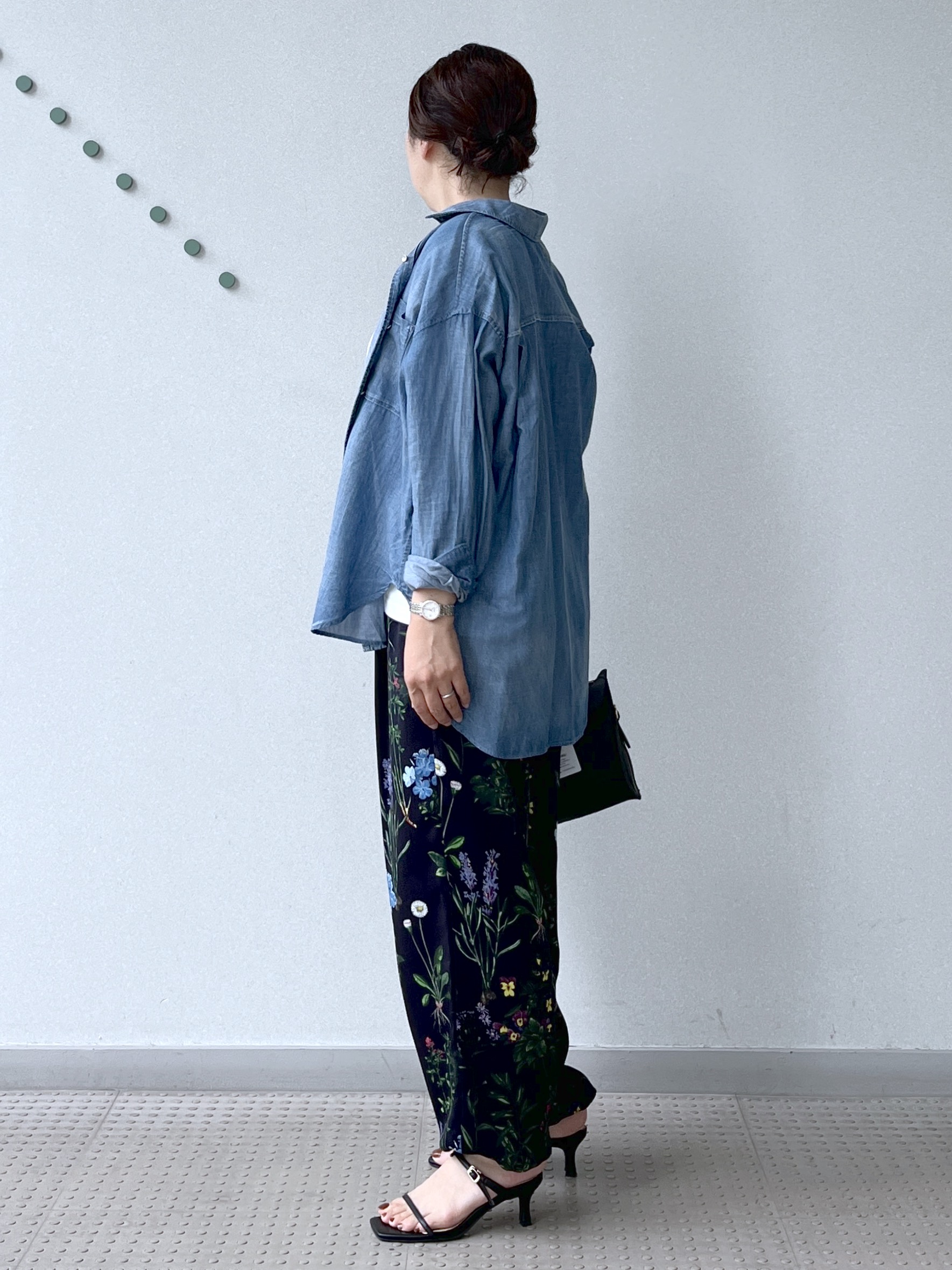 Soeさんの「DRESSTERIOR｜【涼しく着映え】シアーデニムシャツ」を使ったコーディネート