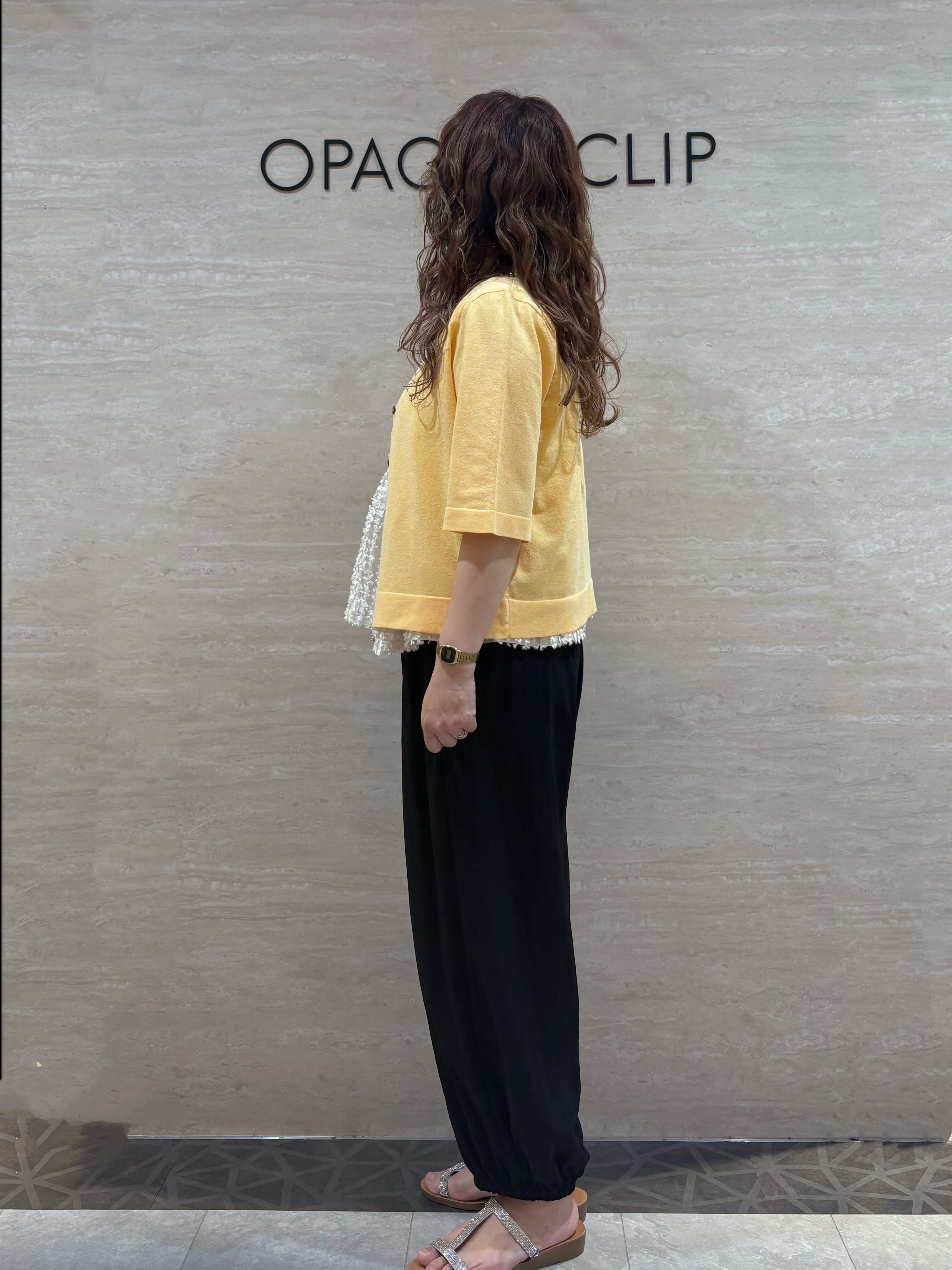 ririma55saiさんの「OPAQUE.CLIP｜【UV】ドライタッチラメニットカーディガン《洗える》」を使ったコーディネート