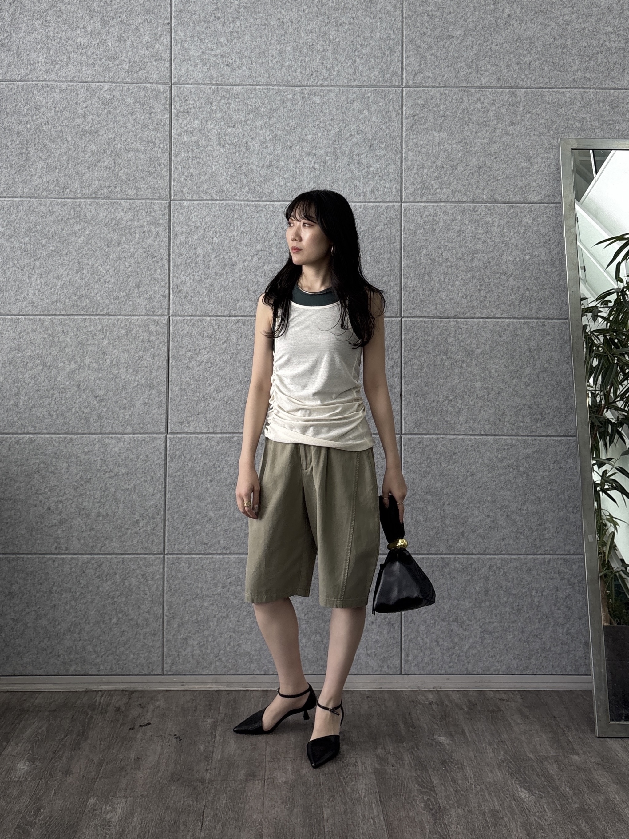 rinaさんの「INDIVI｜シャーリングレイヤータンク」を使ったコーディネート
