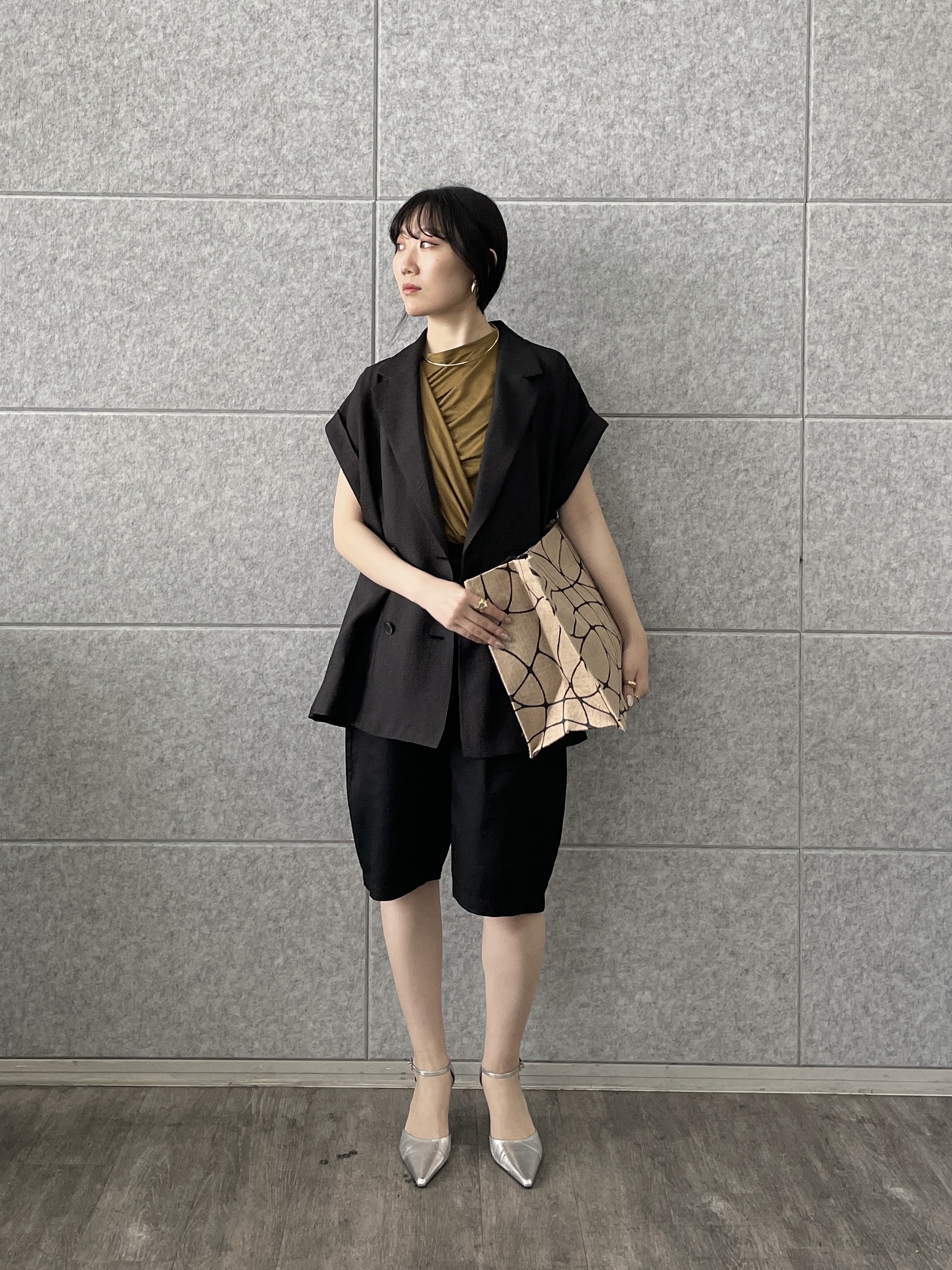 rinaさんの「INDIVI｜アシメドレープカットソー」を使ったコーディネート