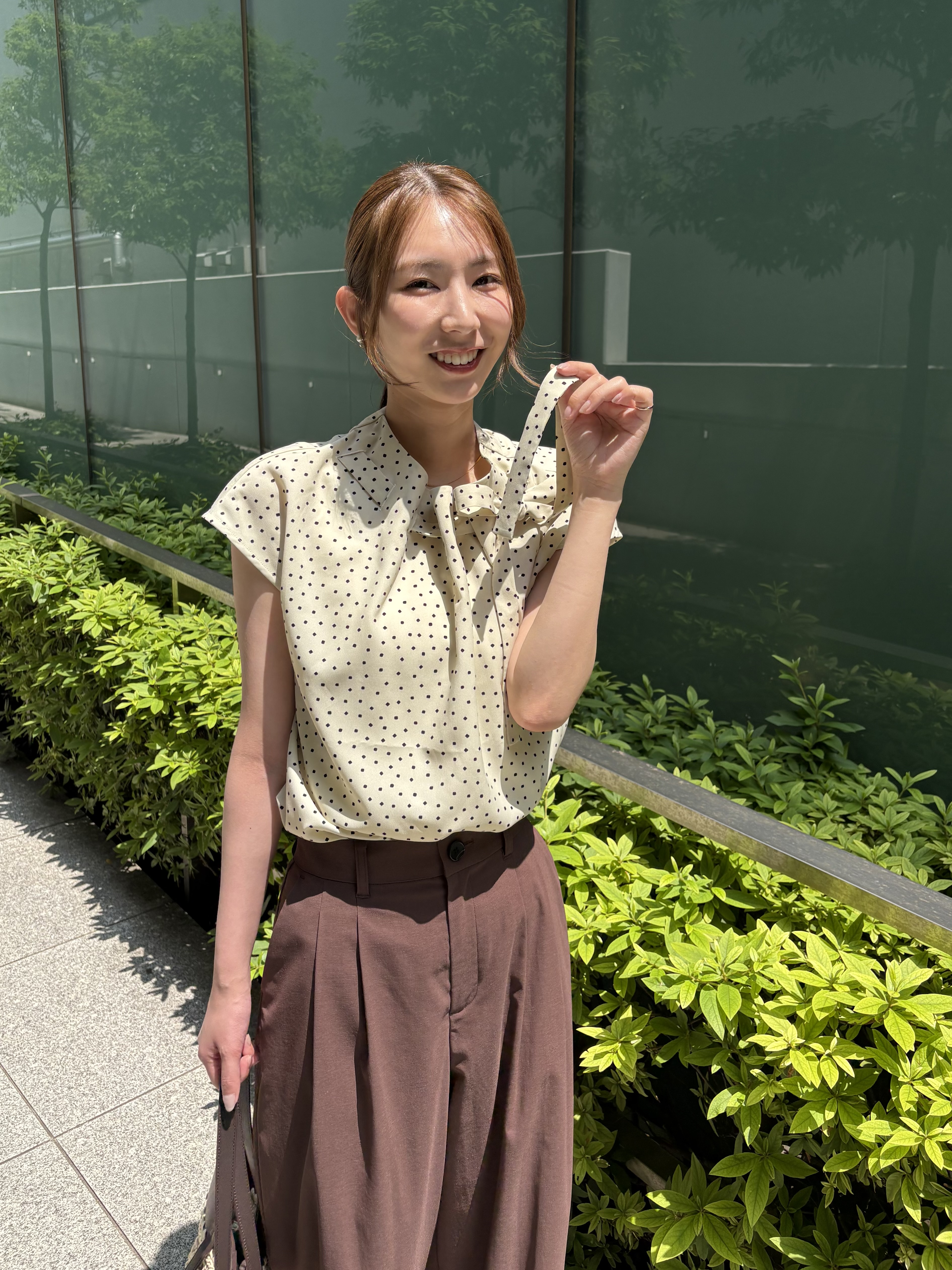 めぐさんの「OPAQUE.CLIP｜ドットボウタイブラウス【洗濯機OK】」を使ったコーディネート