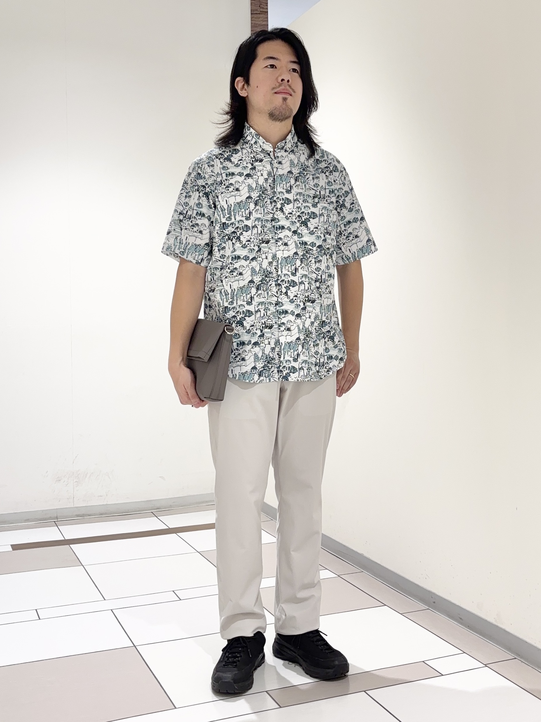 及川さんの「TAKEO KIKUCHI｜【日本製】JFP DotAir（R）リゾートプリント半袖シャツ」を使ったコーディネート