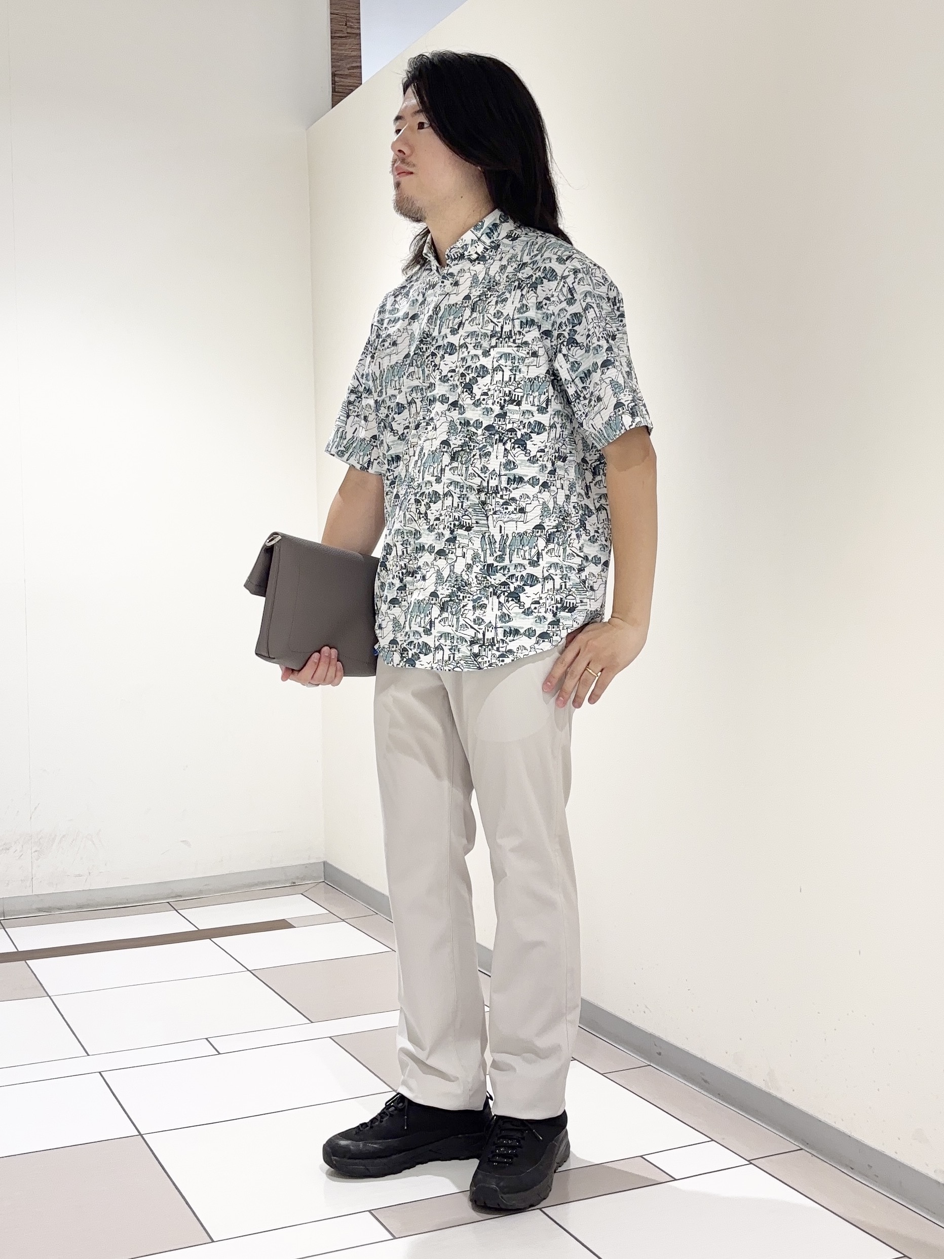 及川さんの「TAKEO KIKUCHI｜【日本製】JFP DotAir（R）リゾートプリント半袖シャツ」を使ったコーディネート