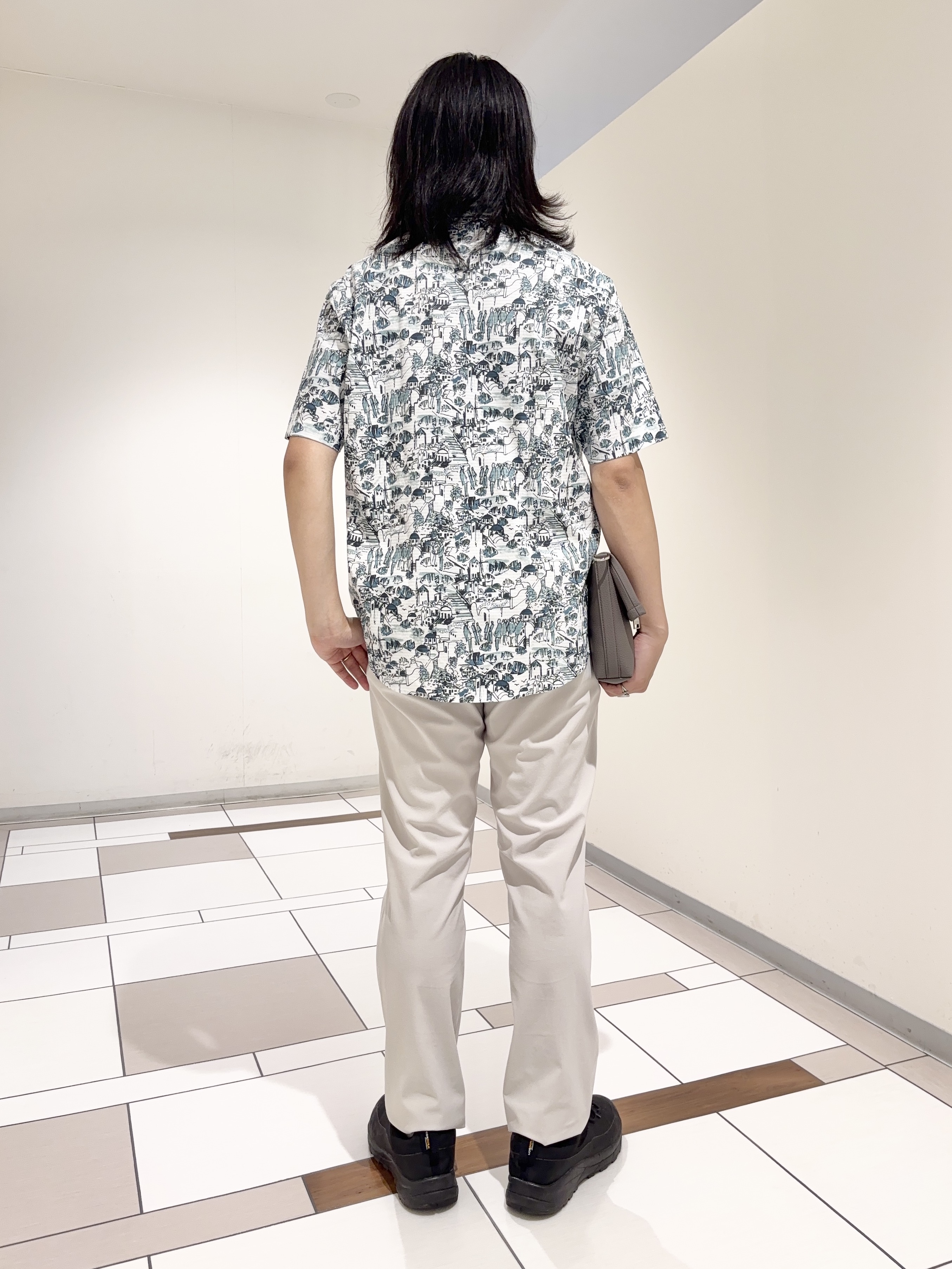 及川さんの「TAKEO KIKUCHI｜【日本製】JFP DotAir（R）リゾートプリント半袖シャツ」を使ったコーディネート