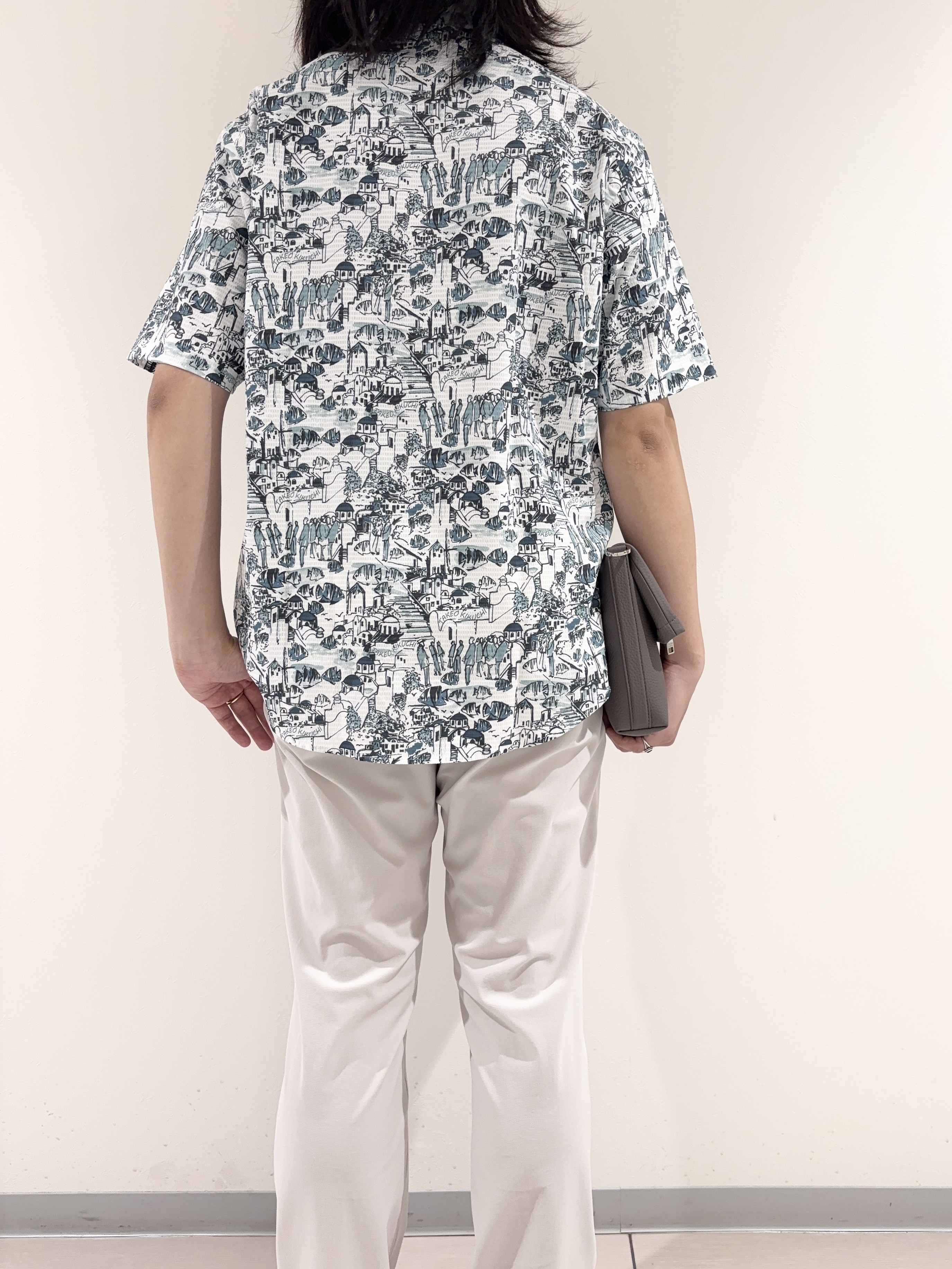 及川さんの「TAKEO KIKUCHI｜【日本製】JFP DotAir（R）リゾートプリント半袖シャツ」を使ったコーディネート