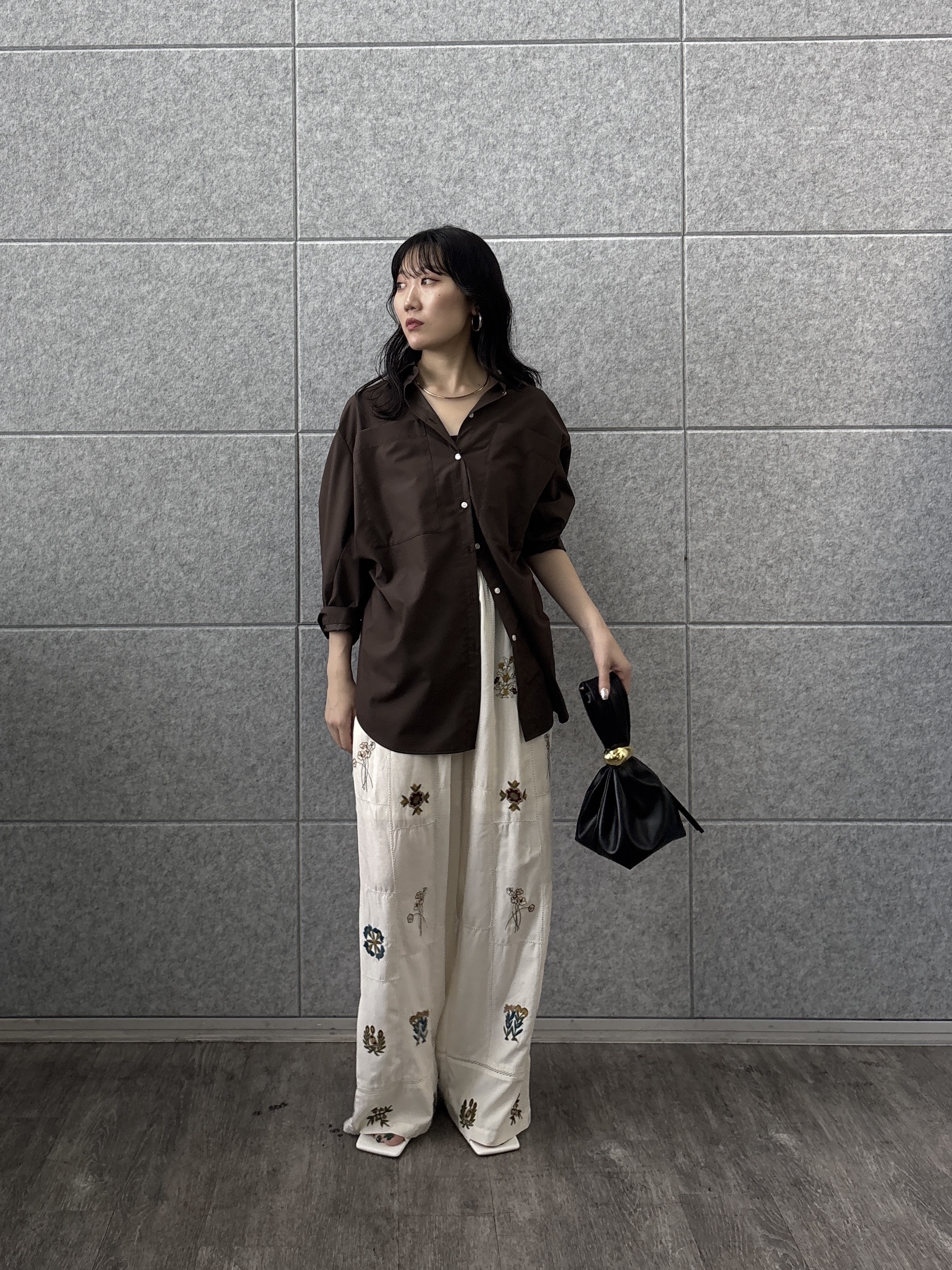 rinaさんの「INDIVI｜アート刺繍イージーパンツ【セットアップ可能】」を使ったコーディネート