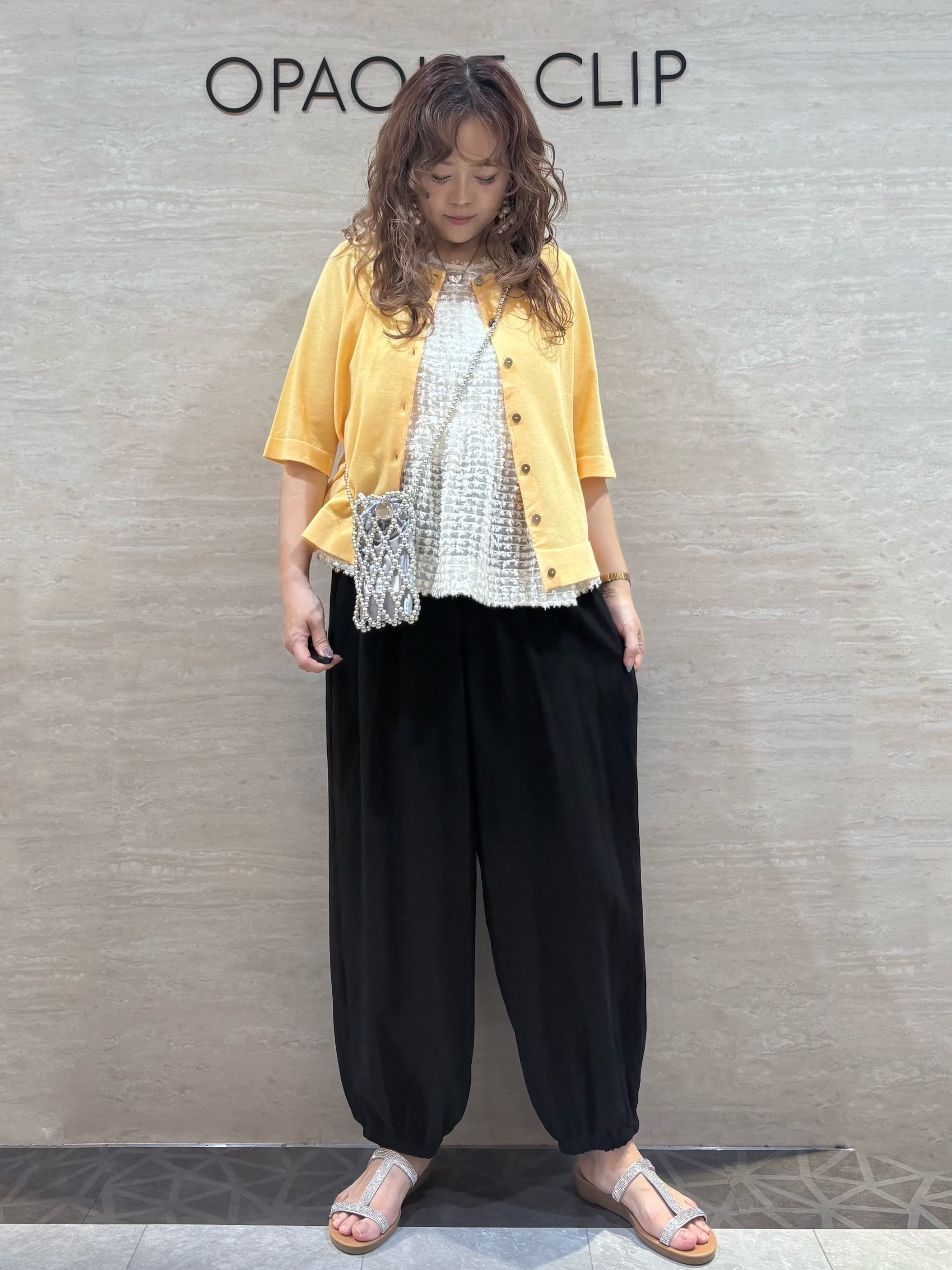 ririma55saiさんの「OPAQUE.CLIP｜【UV】ドライタッチラメニットカーディガン《洗える》」を使ったコーディネート