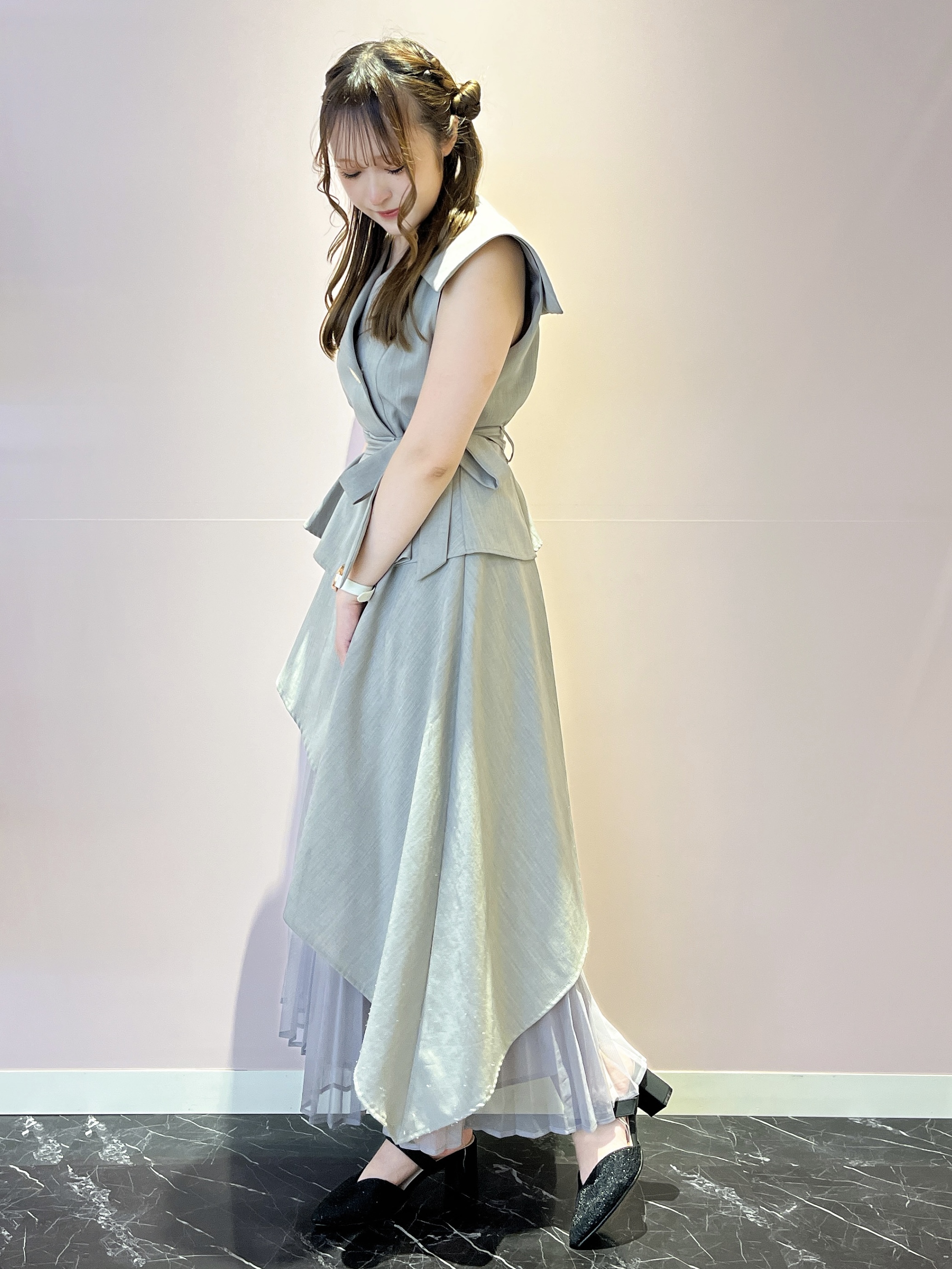 このかさんの「ESPERANZA｜シャイニーミュールパンプス」を使ったコーディネート