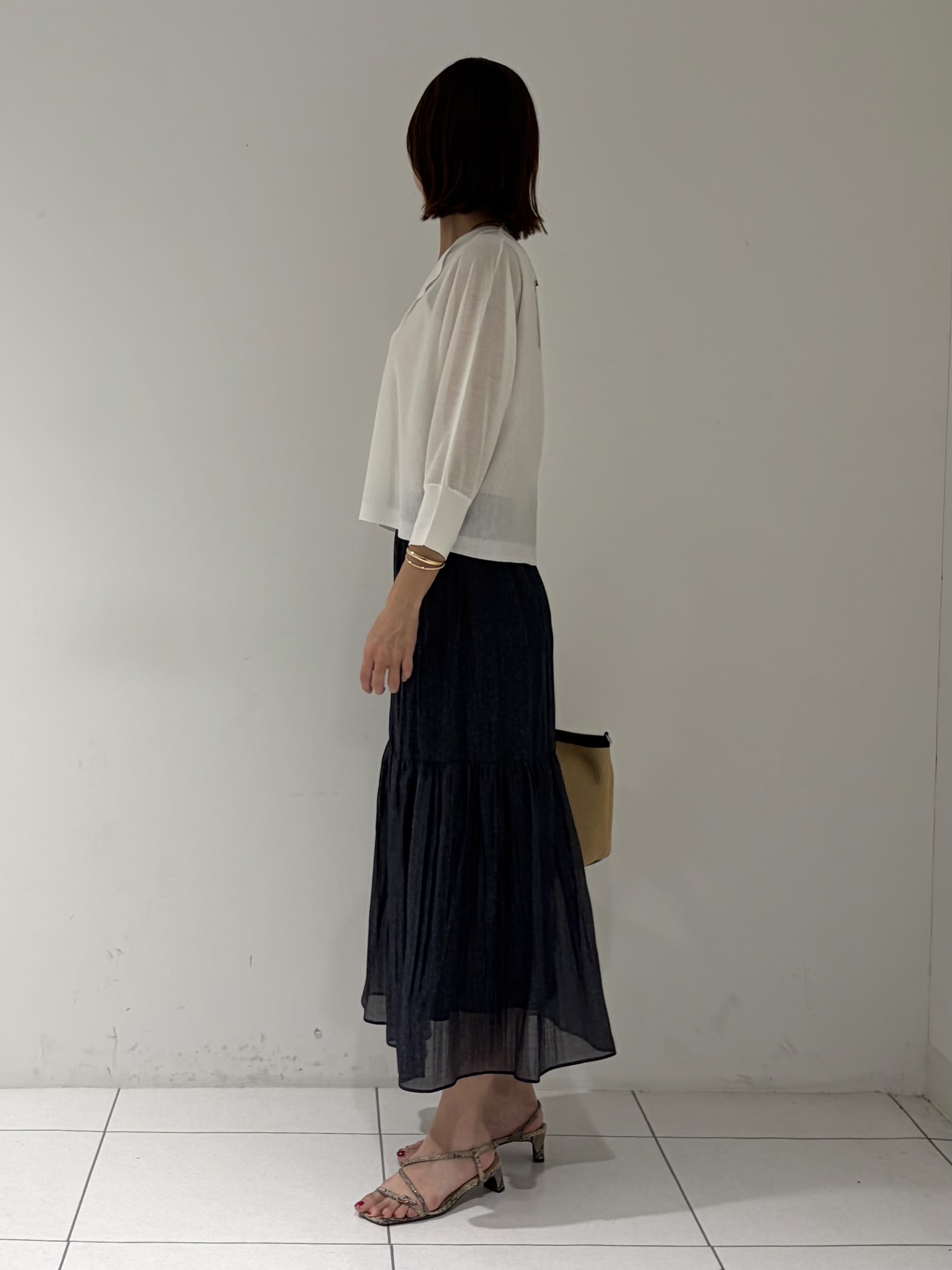 shioriさんの「INDIVI｜【シアー／軽羽織】ドルマン袖ニットカーディガン」を使ったコーディネート