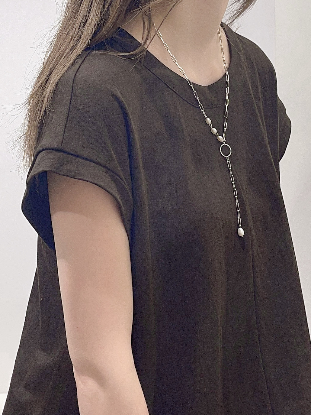 HITOMIさんの「grove｜【低身長さんも選べる着丈】モクロディフレンチワンピース」を使ったコーディネート