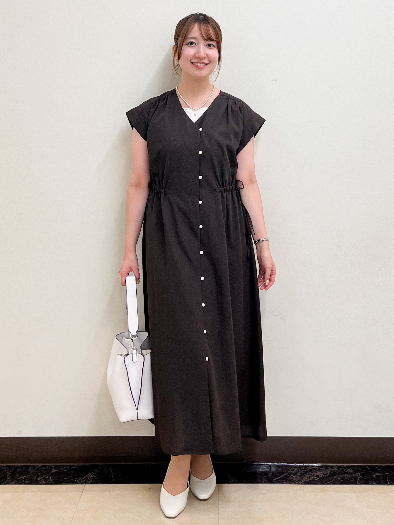 mikikoさんの「Reflect｜【通気性あり／涼しい／マシンウォッシャブル】フロントボタンワンピース」を使ったコーディネート