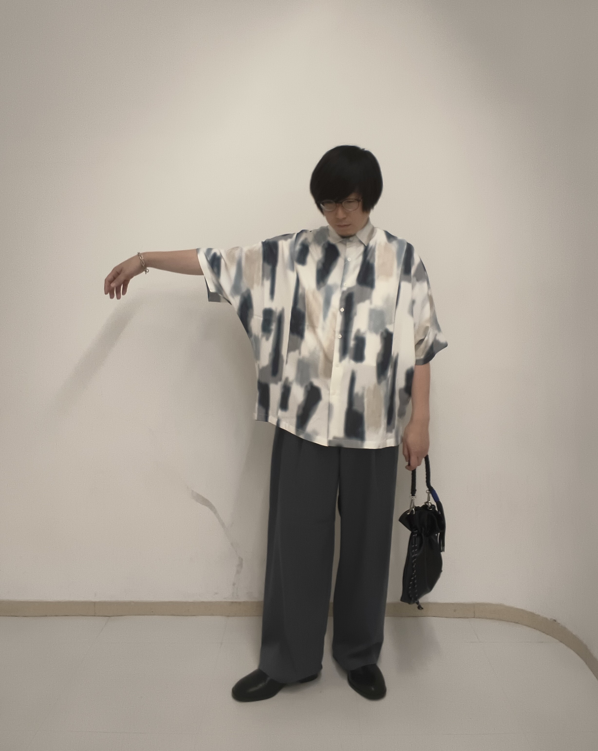 サクライさんの「tk.TAKEO KIKUCHI｜【今、売れています。】アブストラクトドルマンとろみシャツ/さらっとタッチ/ドレープ/美シルエット/総」を使ったコーディネート