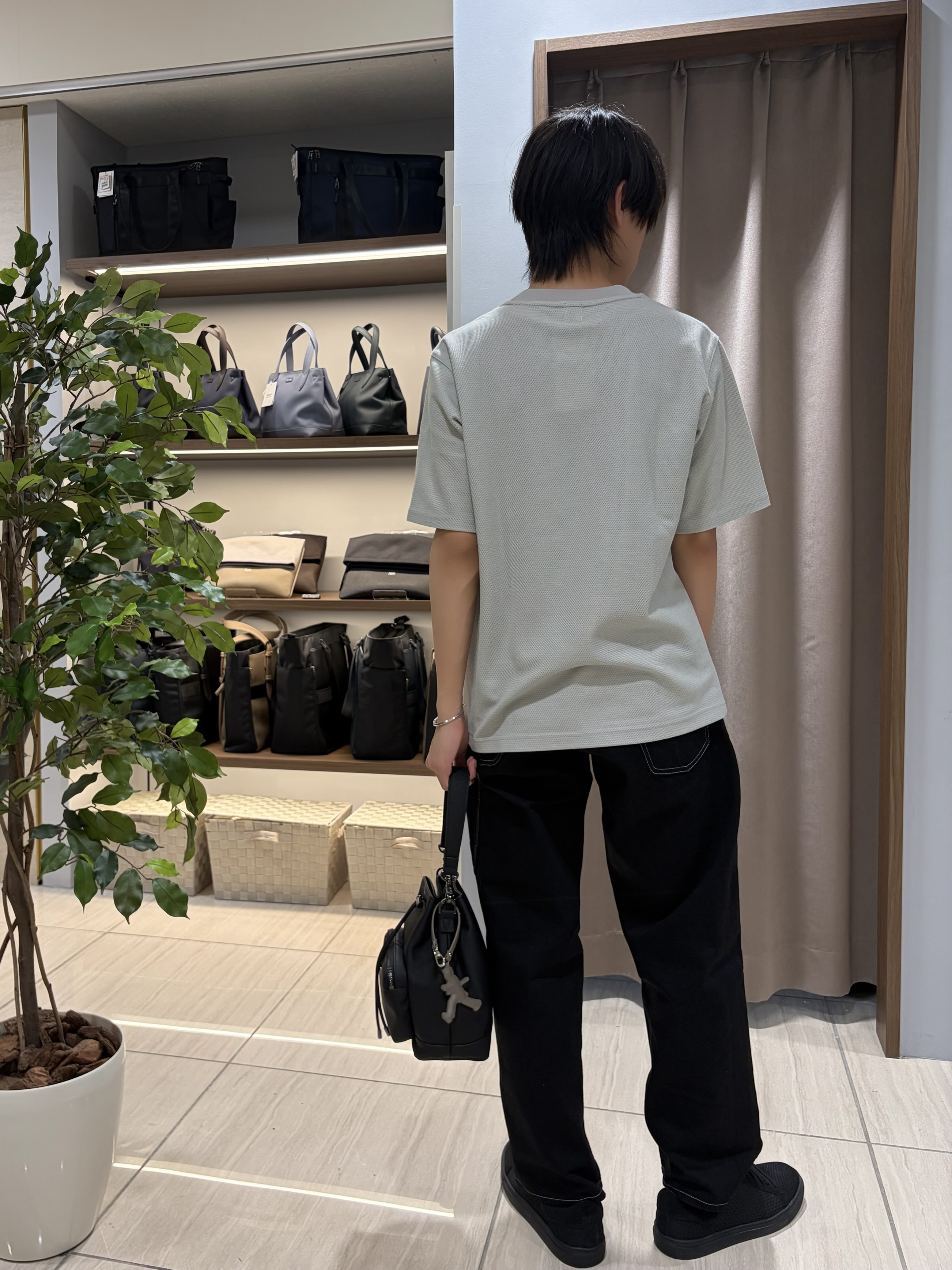 hiroさんの「TAKEO KIKUCHI｜【BOWLER HAT LABEL】エクスプローラー 11ozカラーデニム」を使ったコーディネート