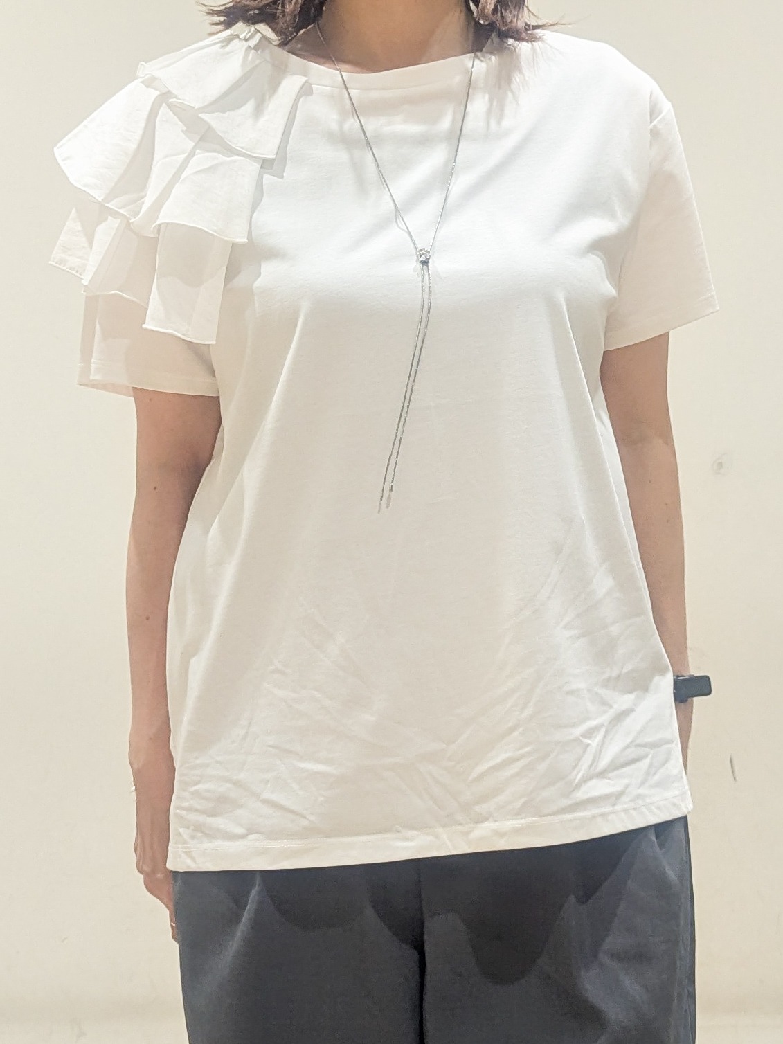 Miさんの「OPAQUE.CLIP｜【接触冷感】アシメフリルドッキングカットソー《UVケア／洗濯機OK》」を使ったコーディネート