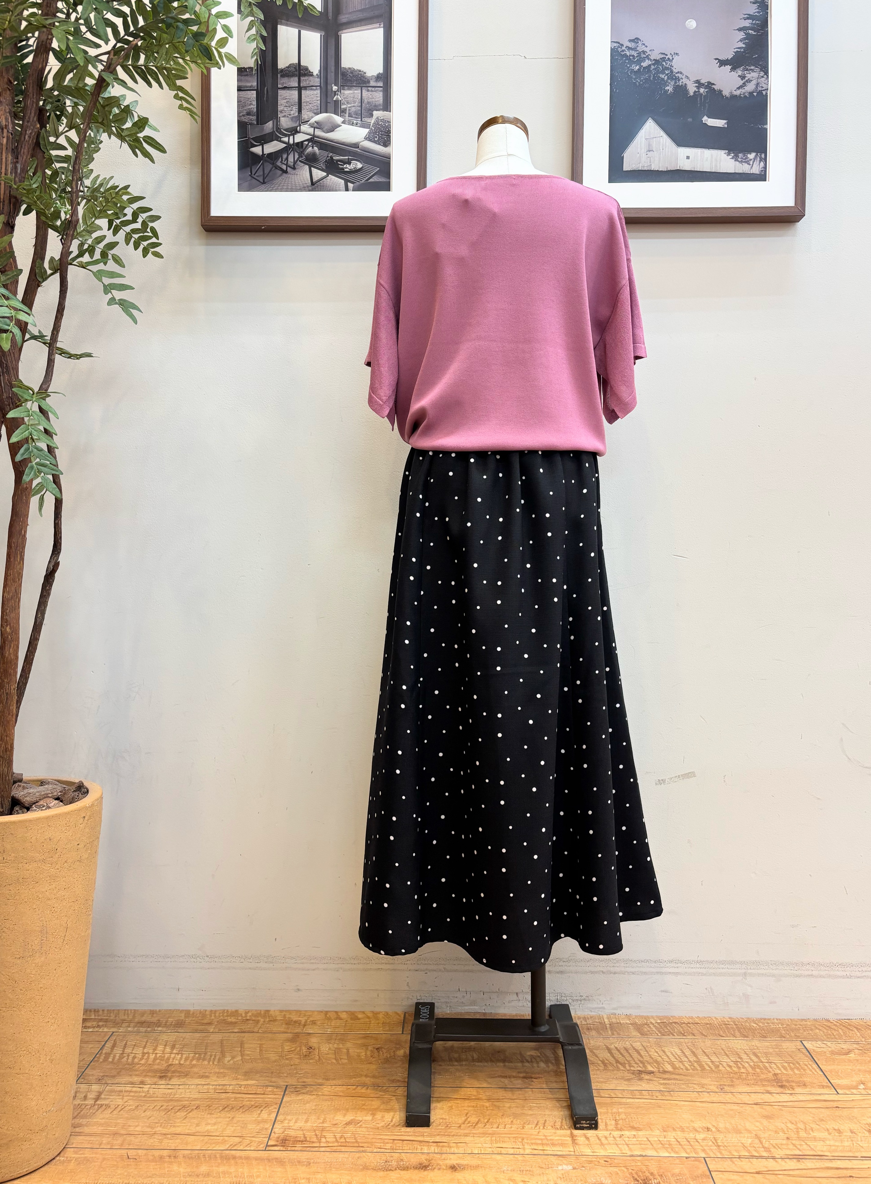 maiさんの「SHOO･LA･RUE｜【S-LL/ひんやり/洗濯機可】インせず着られる ひらり袖ニット」を使ったコーディネート