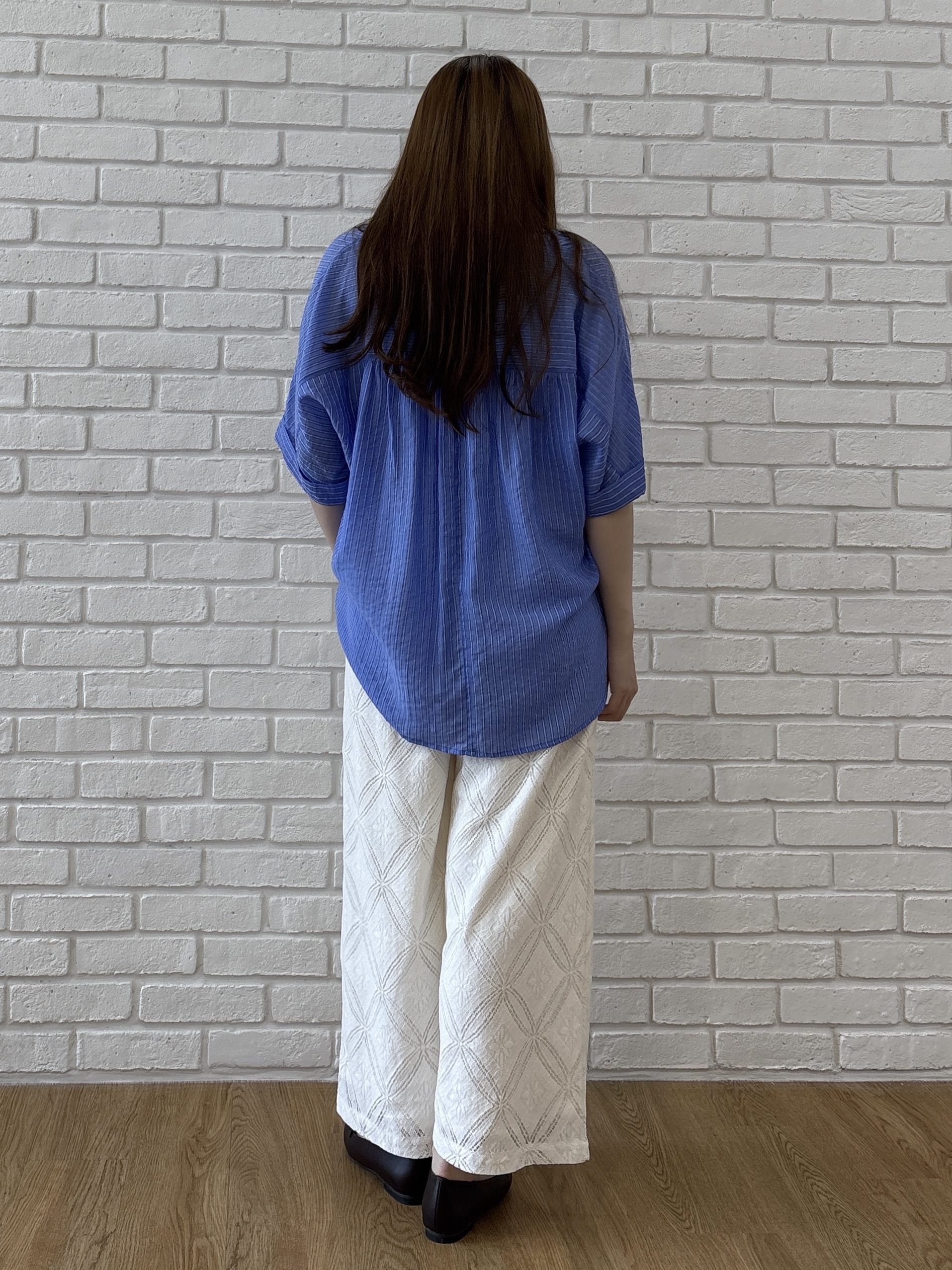 sayaさんの「grove｜【洗濯機◎・体型カバー】ON/OFF使える、シアースキッパーシャツ」を使ったコーディネート