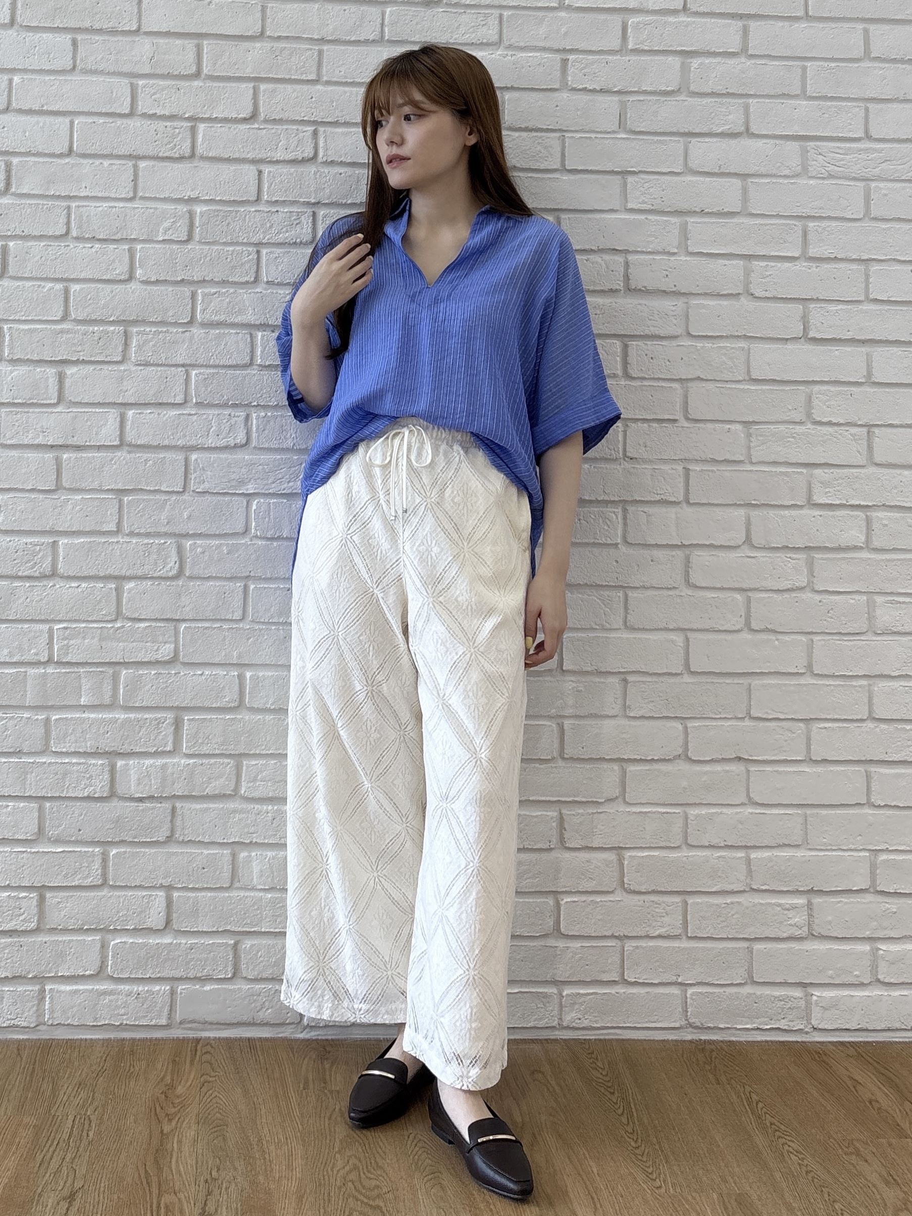 sayaさんの「grove｜【洗濯機◎・体型カバー】ON/OFF使える、シアースキッパーシャツ」を使ったコーディネート