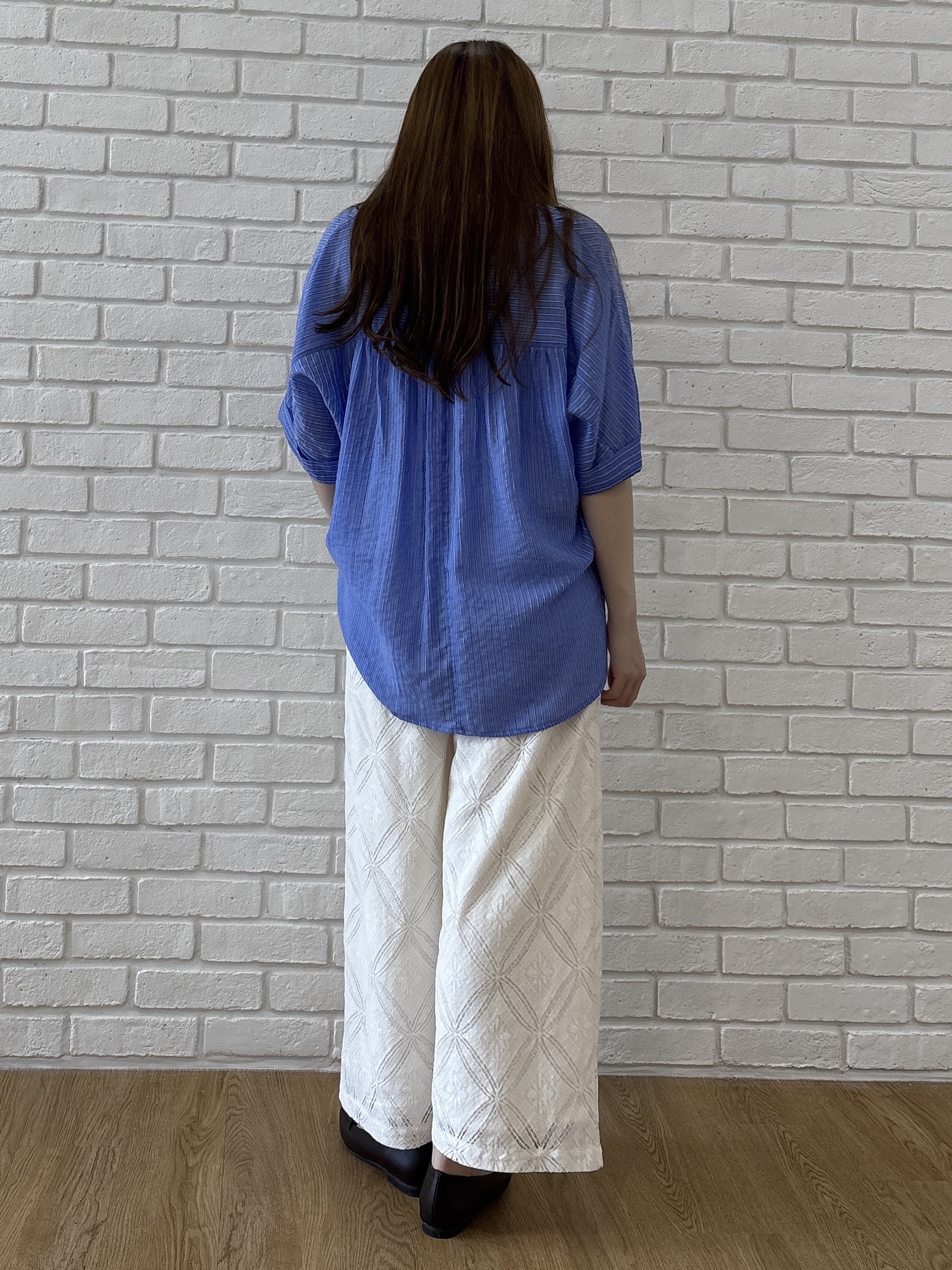 sayaさんの「grove｜【洗濯機◎・体型カバー】ON/OFF使える、シアースキッパーシャツ」を使ったコーディネート