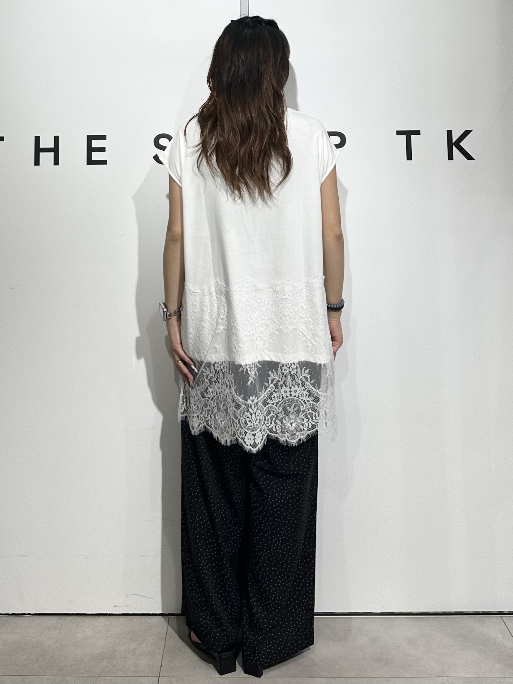 cottonさんの「THE SHOP TK｜レース切替 ロングTシャツ」を使ったコーディネート