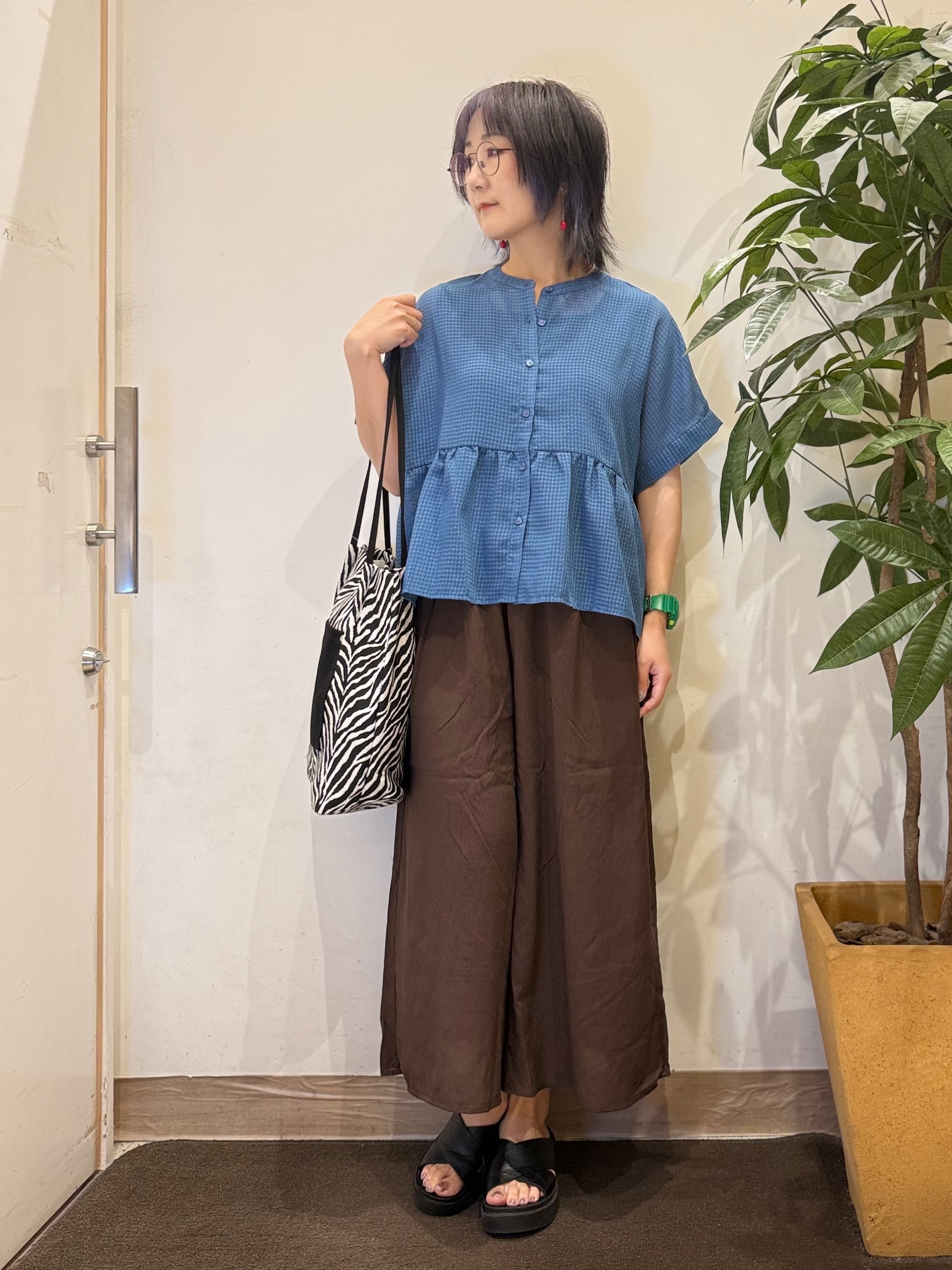 misakiさんの「SHOO･LA･RUE｜【S-LL/洗濯機可】シアーペプラムブラウス」を使ったコーディネート