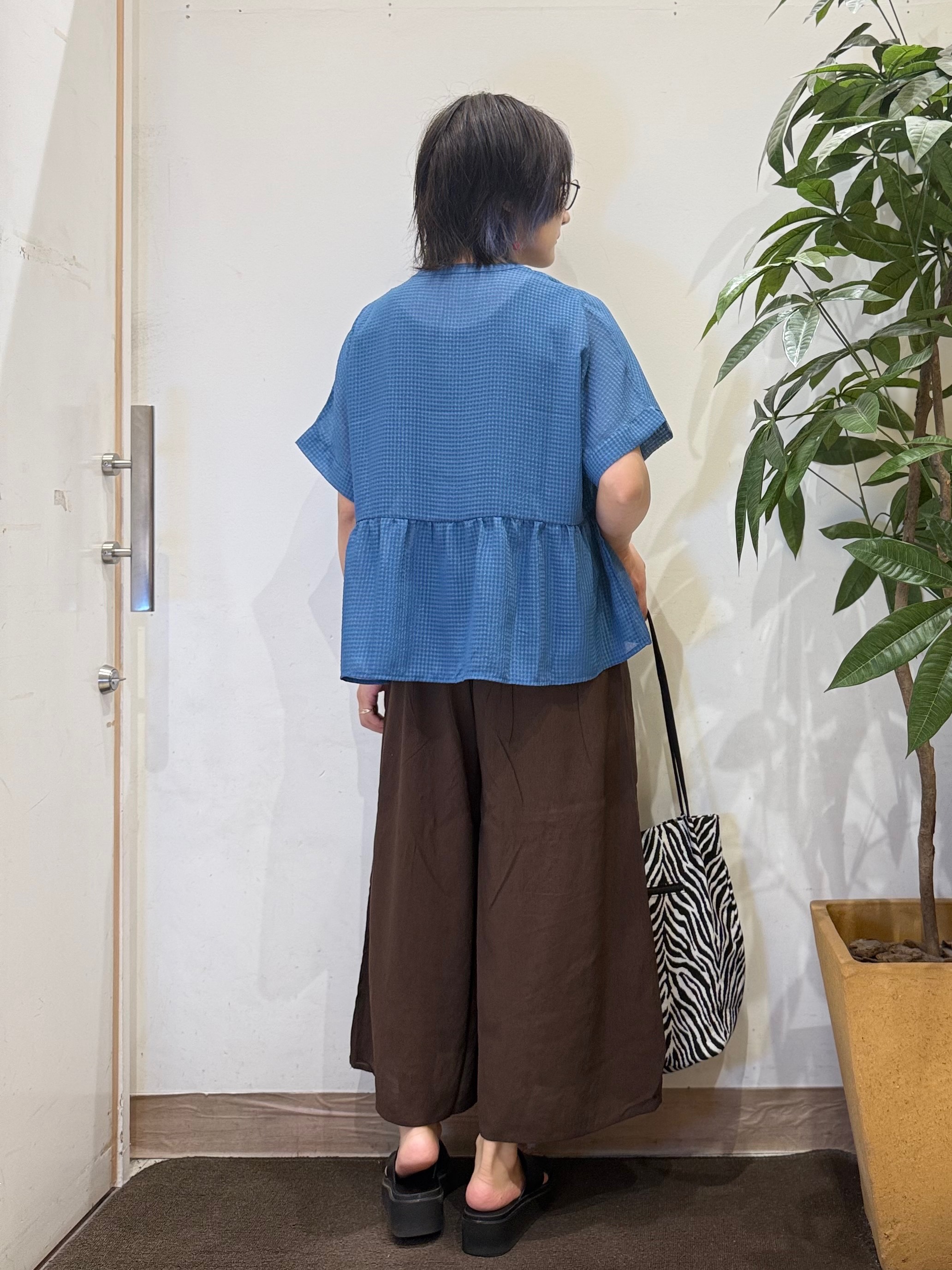 misakiさんの「SHOO･LA･RUE｜【S-LL/洗濯機可】シアーペプラムブラウス」を使ったコーディネート